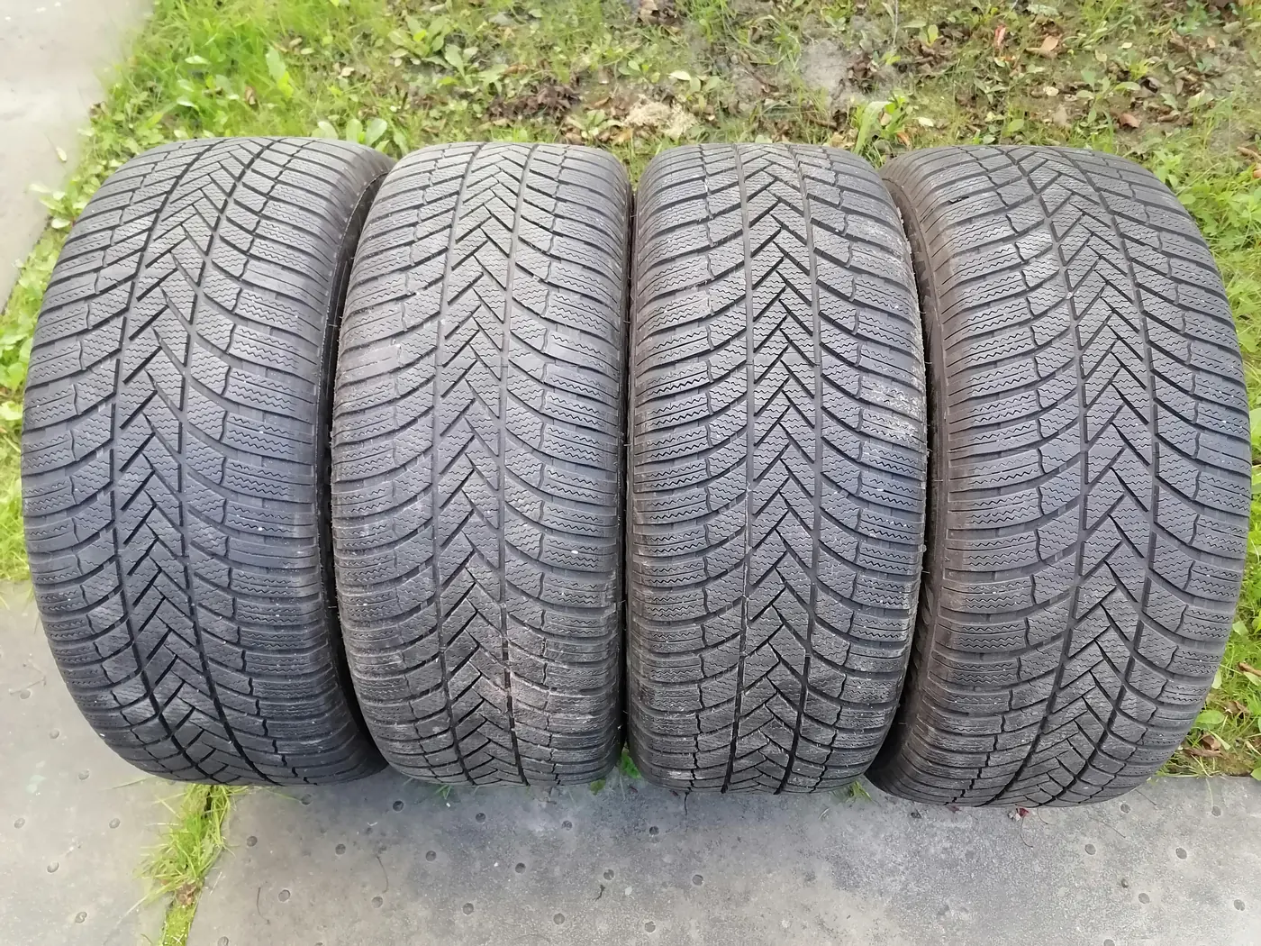 R19 255 50 Bridgestone Blizzak LM005