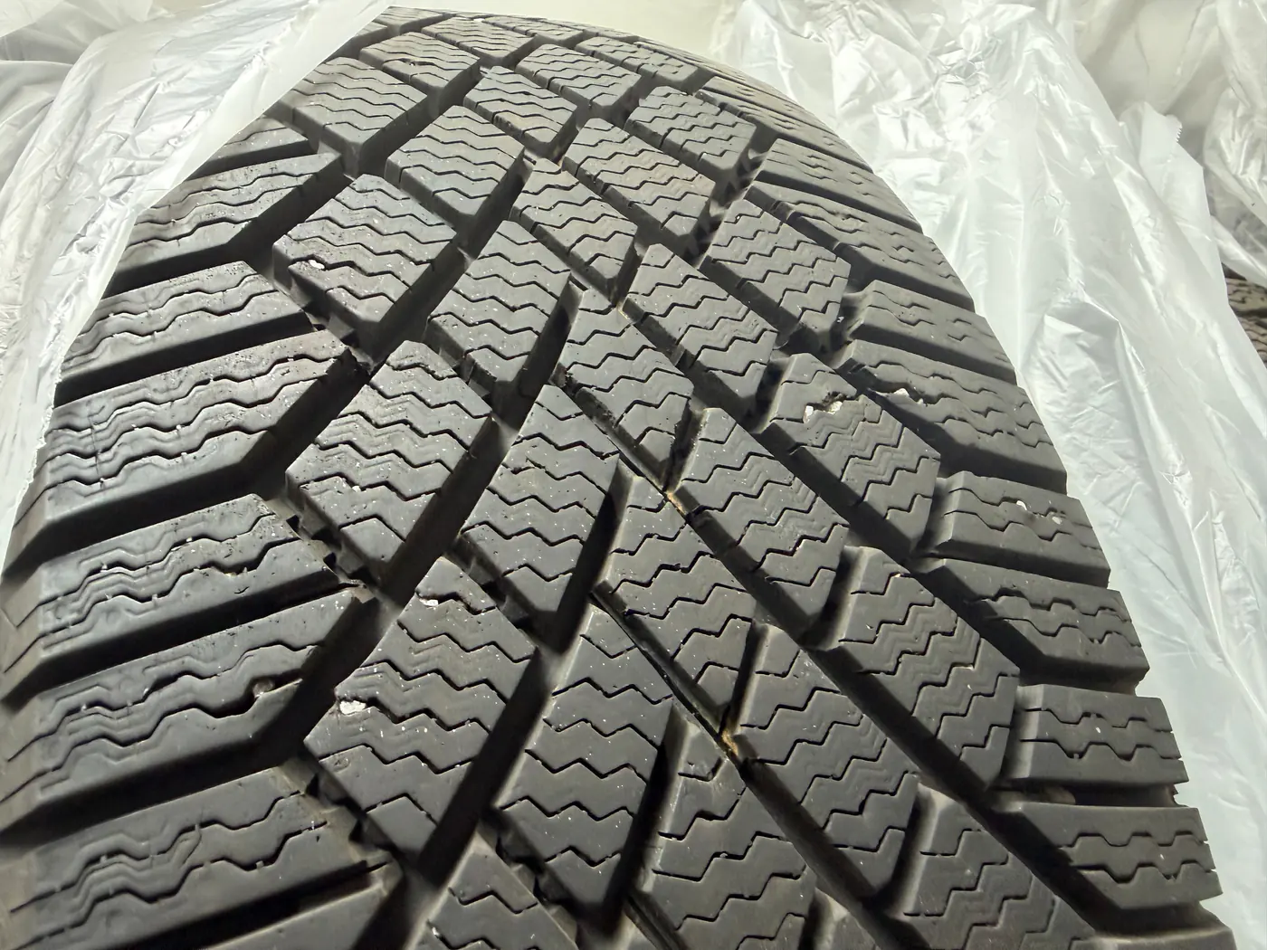 R16 215 60 Continental VikingContact 7