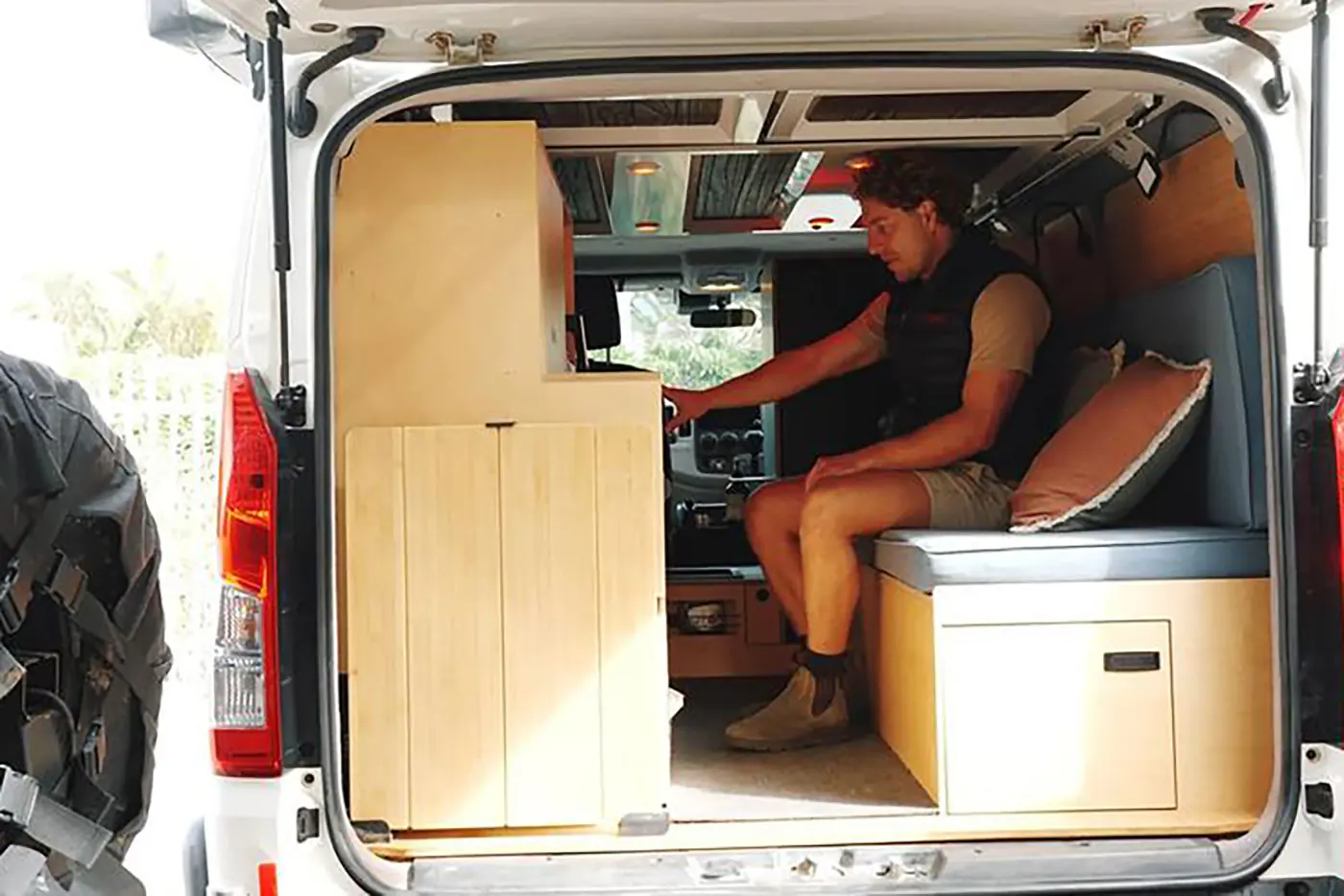 Toyota HiAce превратили в машину для экспедиций