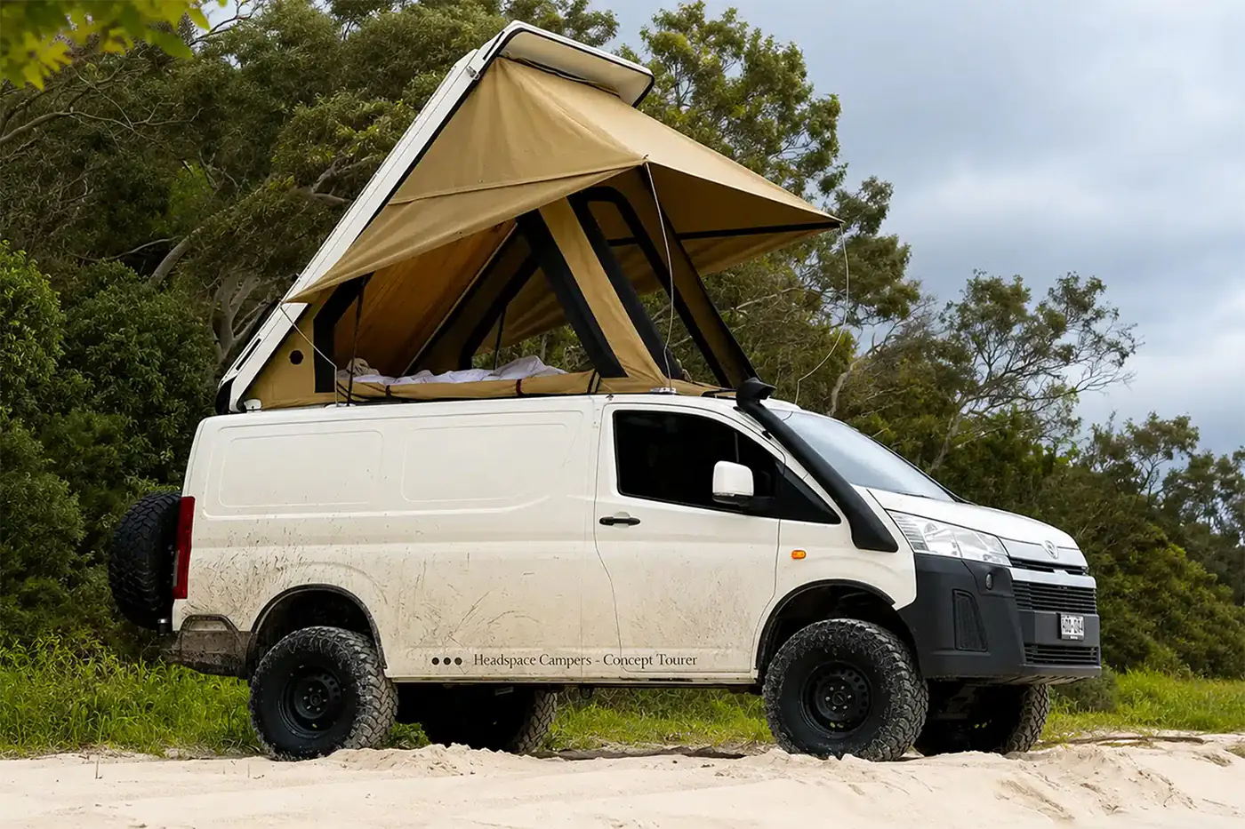 Toyota HiAce превратили в машину для экспедиций
