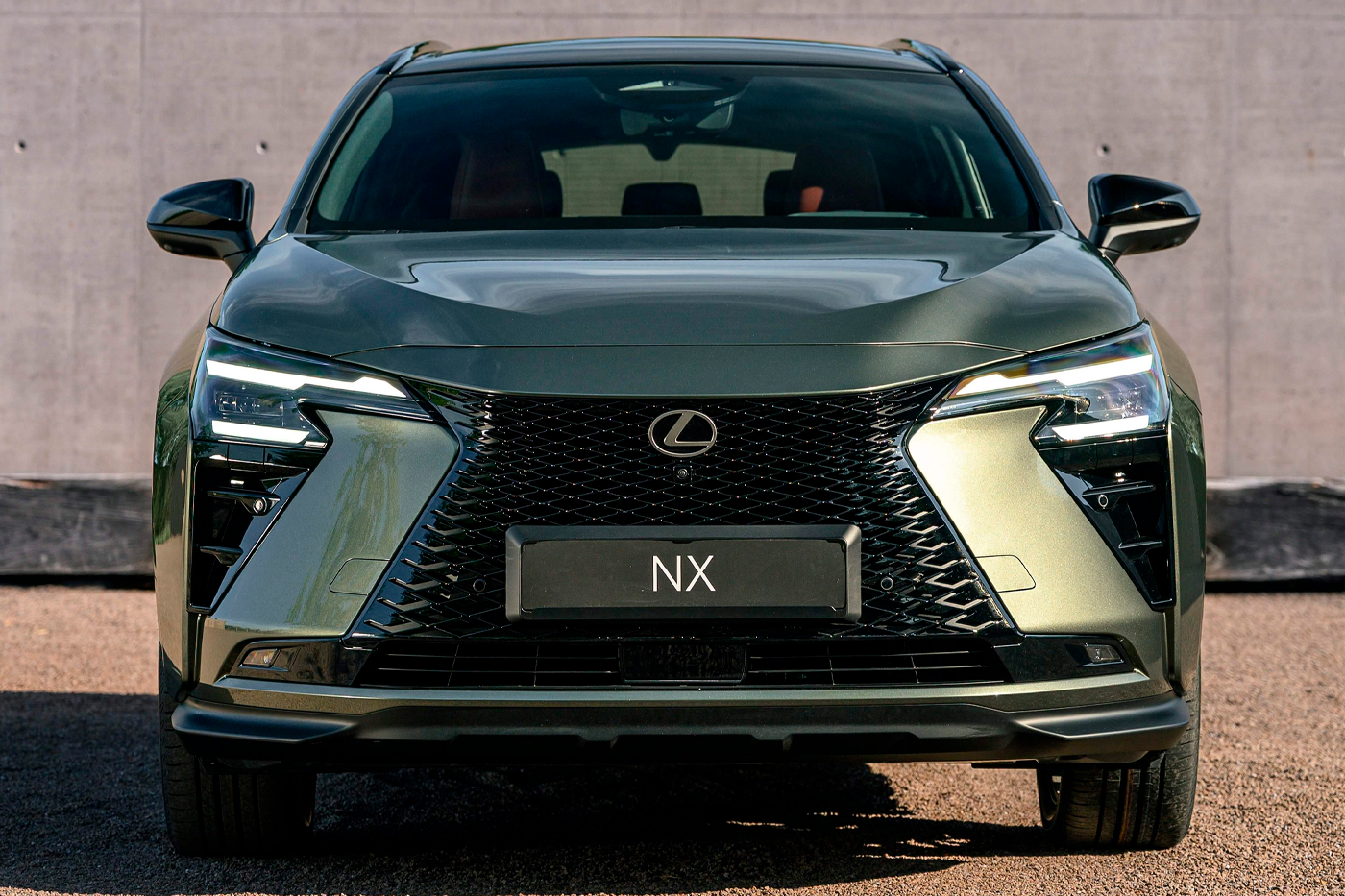 Lexus представил новый NX: кроссовер научился сам уходить от опасности