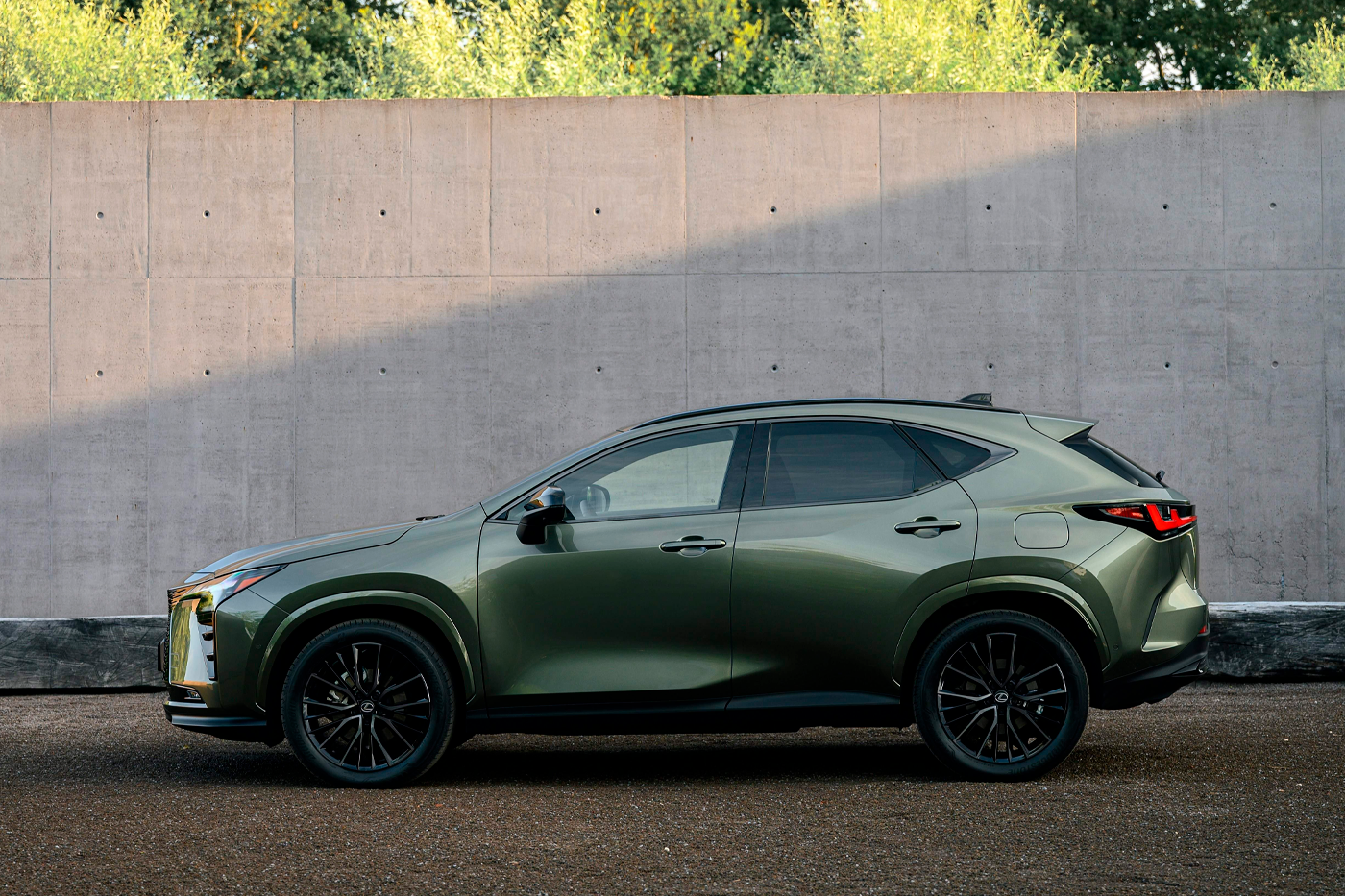 Lexus представил новый NX: кроссовер научился сам уходить от опасности