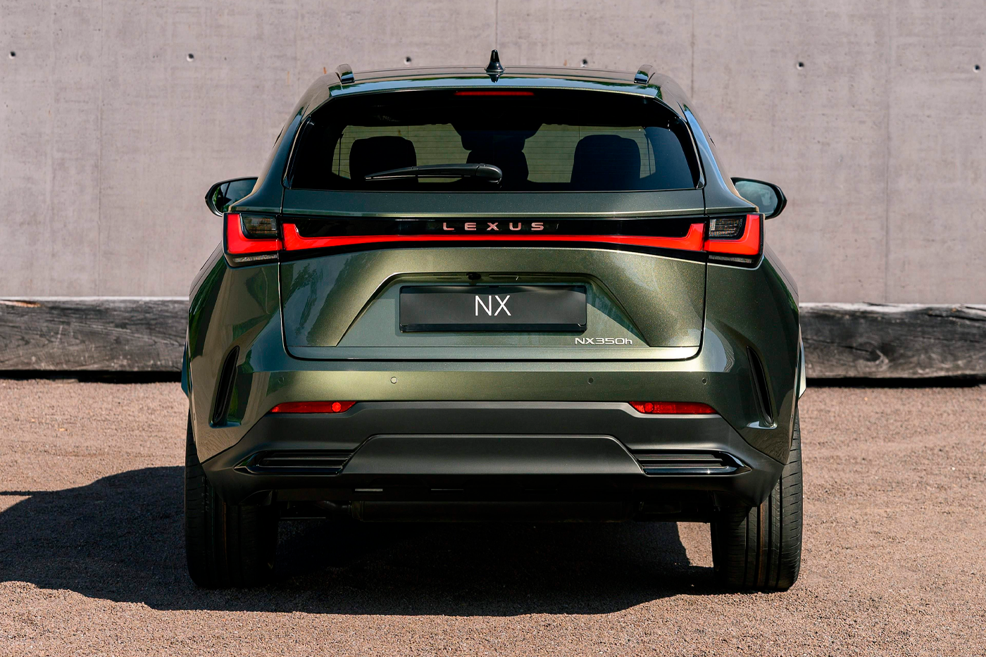 Lexus представил новый NX: кроссовер научился сам уходить от опасности