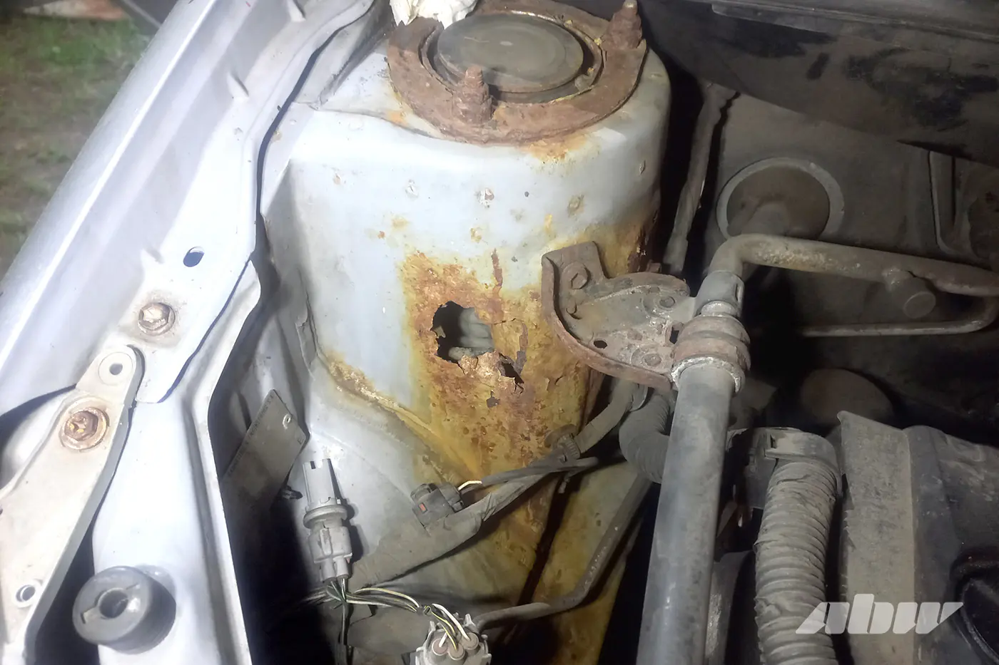 Разбираем старенькую Toyota за 5400 рублей: вот что увидели и сколько уже потратили
