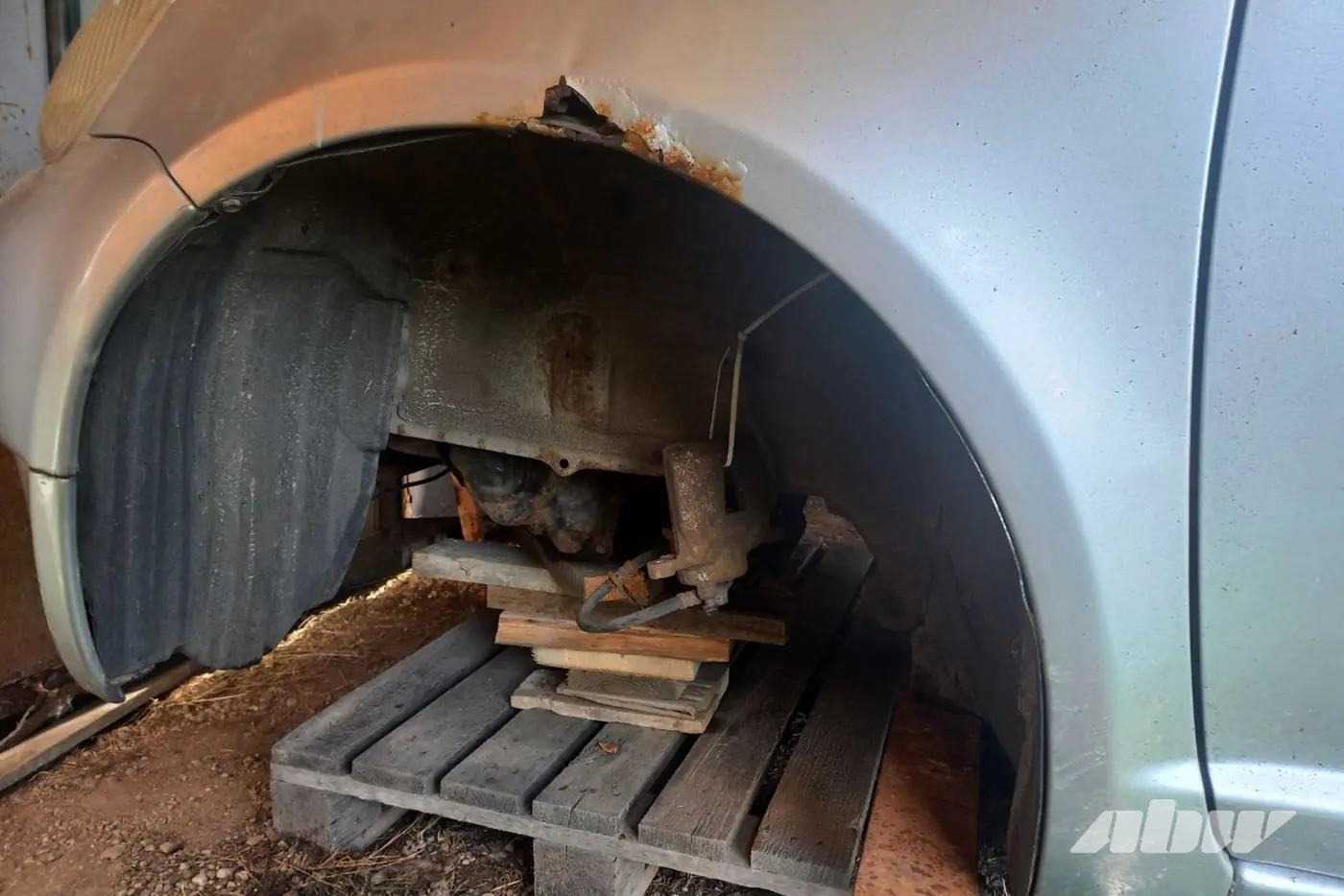 Разбираем старенькую Toyota за 5400 рублей: вот что увидели и сколько уже потратили