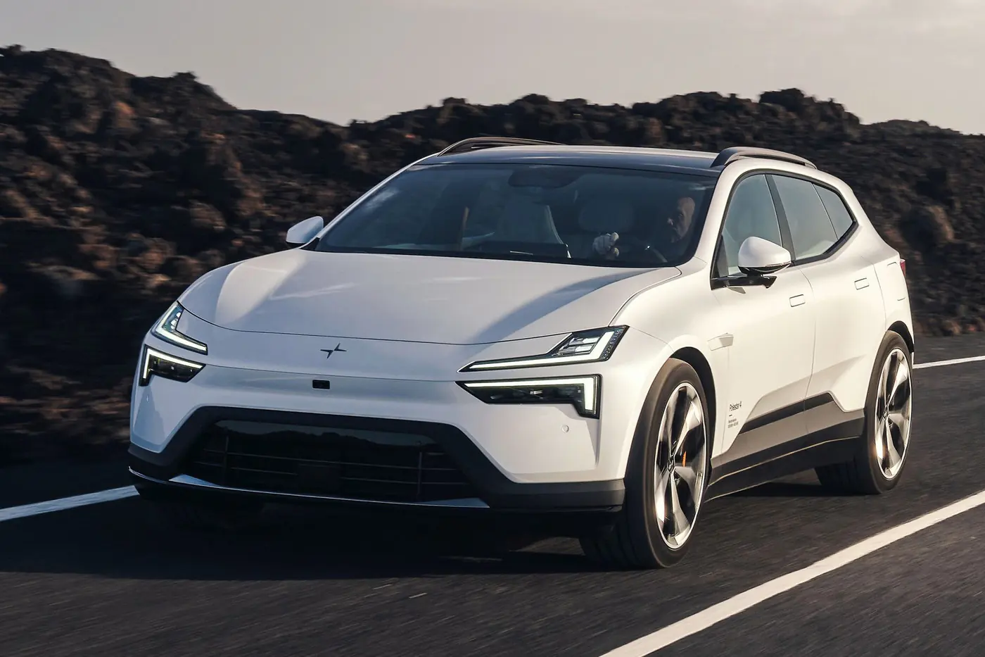 У Polestar 4 появилась новая модификация: показан кросс-универсал