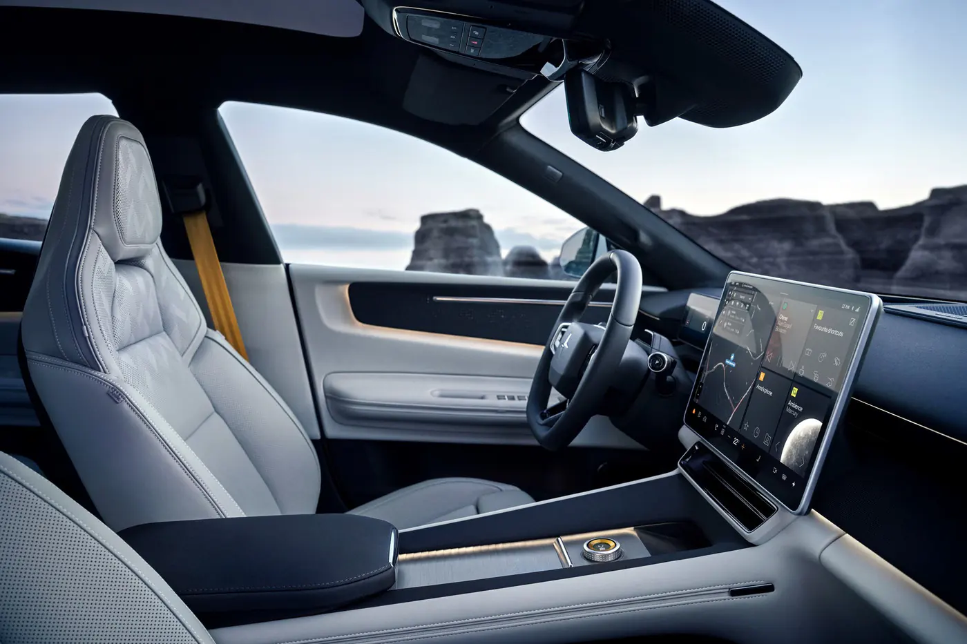 У Polestar 4 появилась новая модификация: показан кросс-универсал