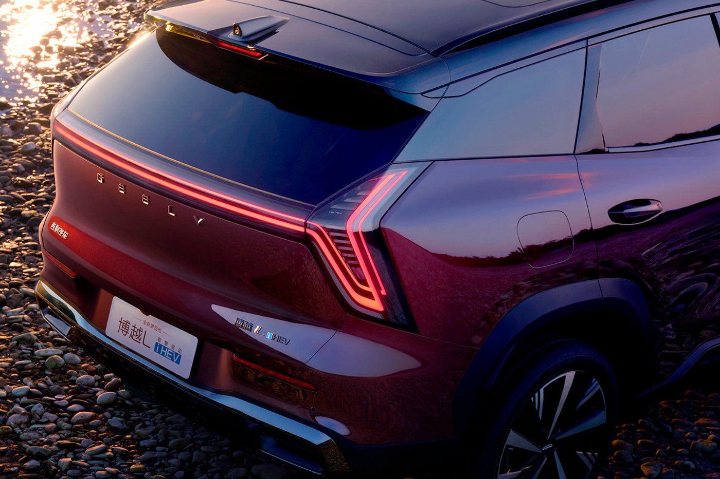Geely выводит на рынок гибридный Boyue L: известны первые детали