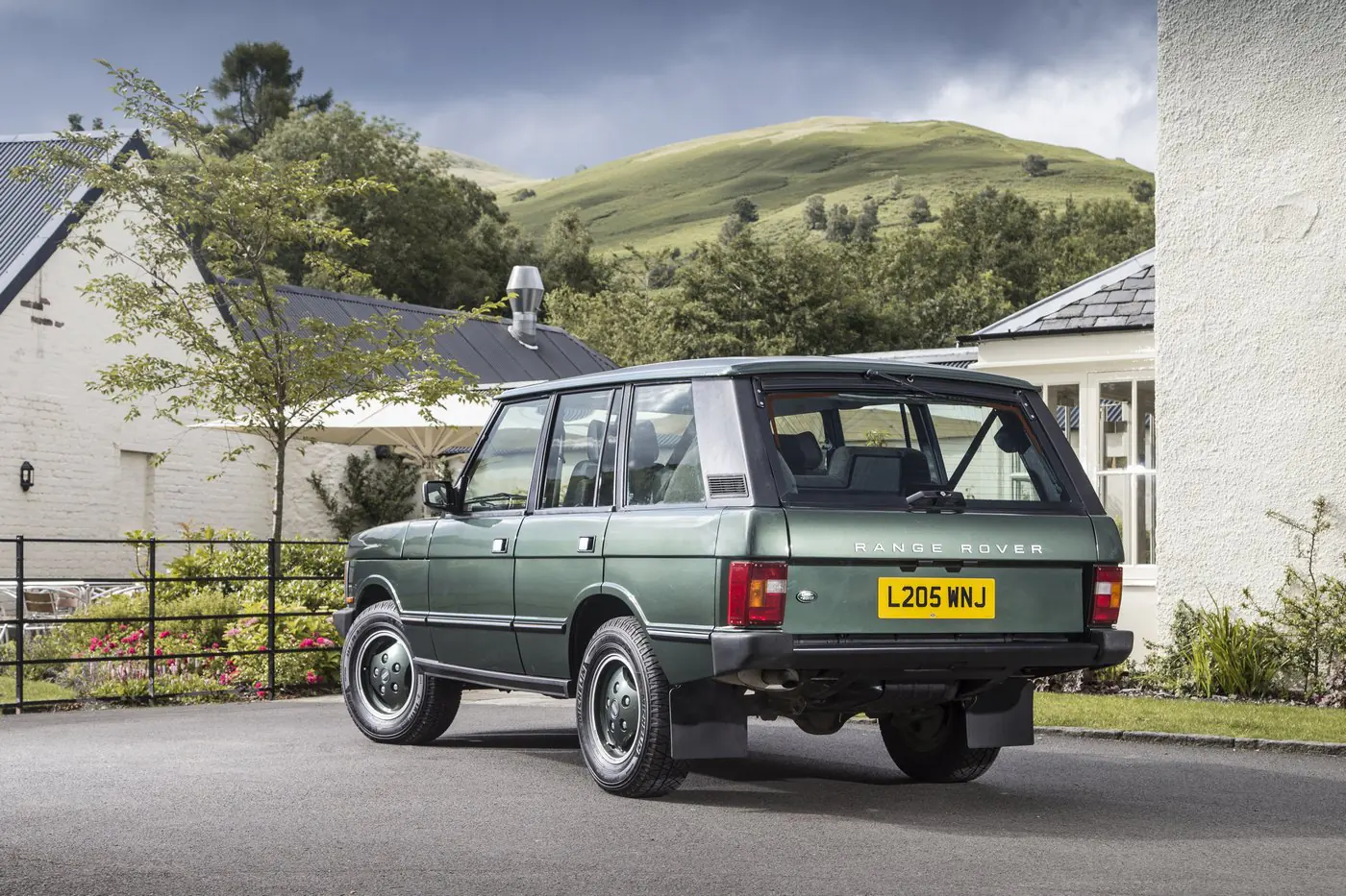 Роскошный и с большой батареей: электрический Range Rover наконец-то готов