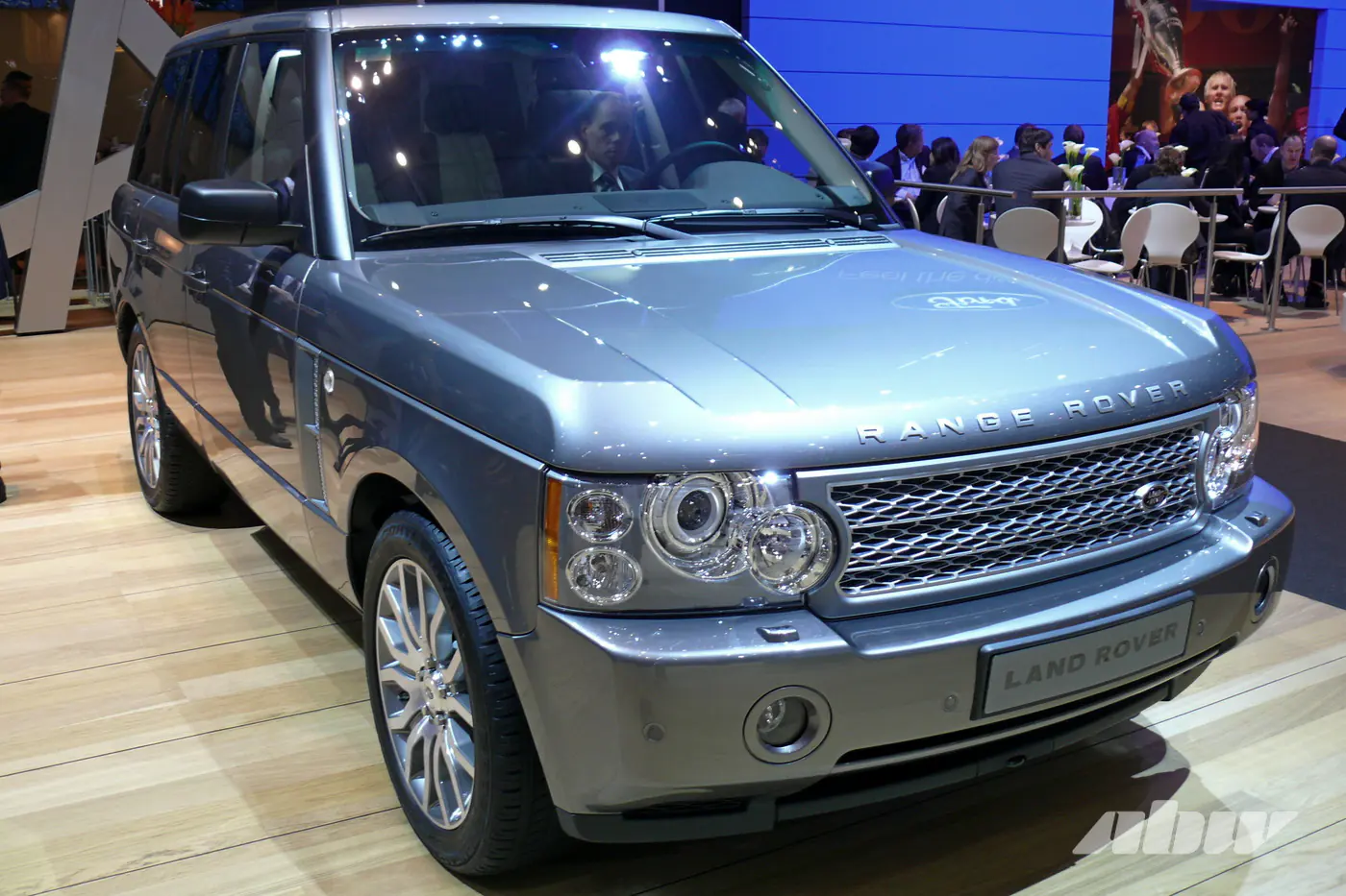 Роскошный и с большой батареей: электрический Range Rover наконец-то готов