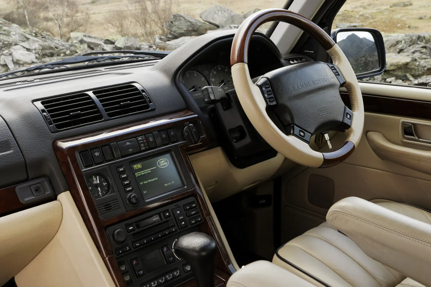 Роскошный и с большой батареей: электрический Range Rover наконец-то готов