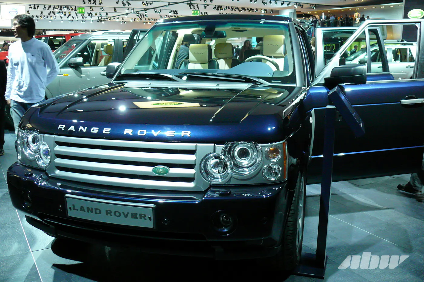 Роскошный и с большой батареей: электрический Range Rover наконец-то готов