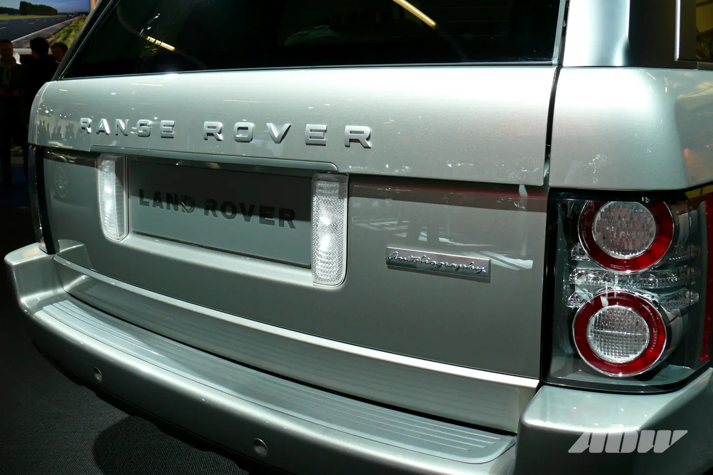 Роскошный и с большой батареей: электрический Range Rover наконец-то готов