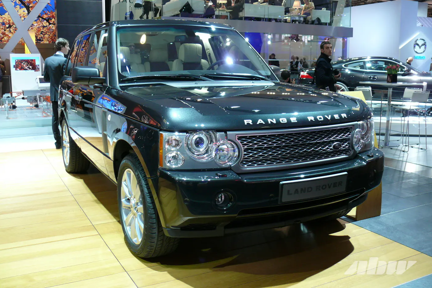 Роскошный и с большой батареей: электрический Range Rover наконец-то готов