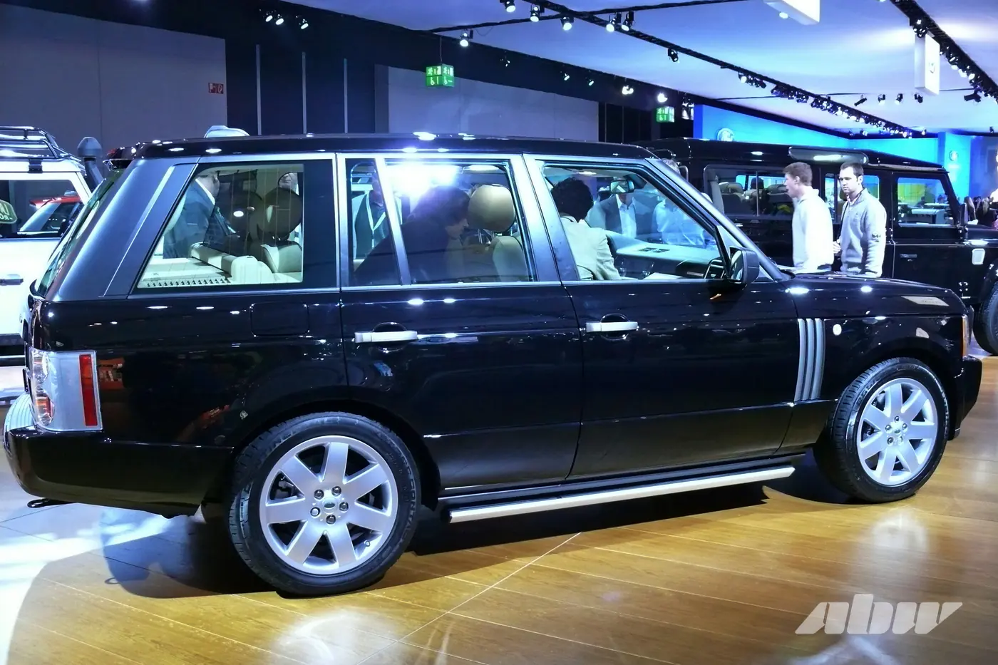 Роскошный и с большой батареей: электрический Range Rover наконец-то готов