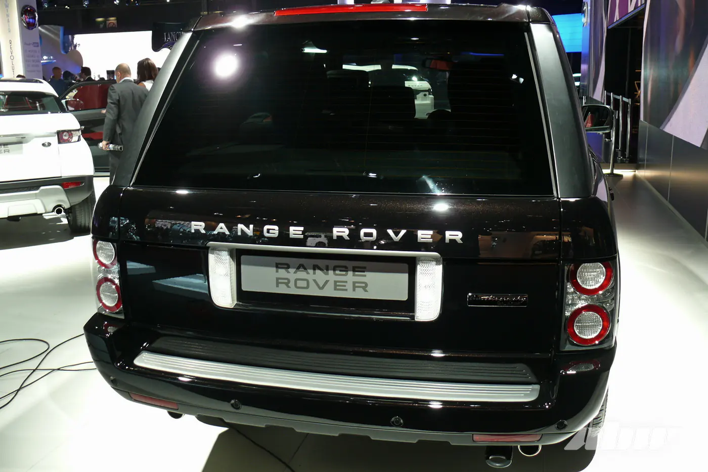 Роскошный и с большой батареей: электрический Range Rover наконец-то готов