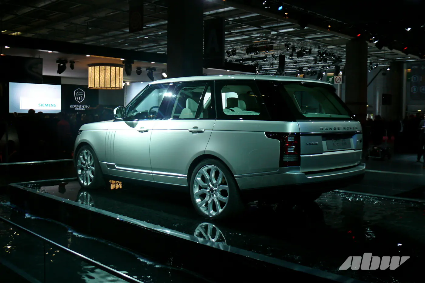 Роскошный и с большой батареей: электрический Range Rover наконец-то готов