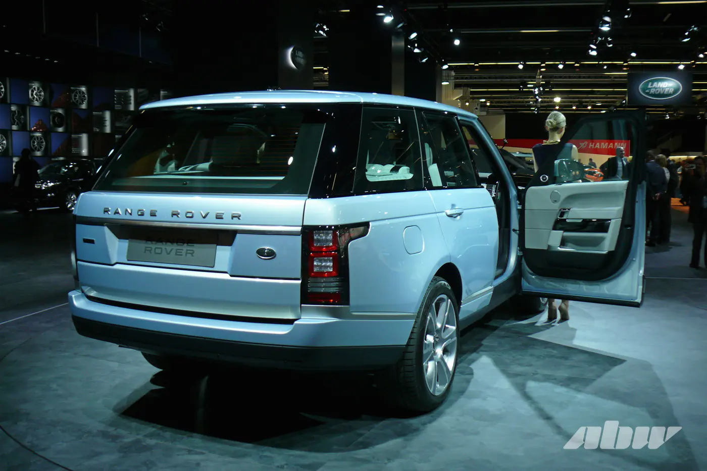 Роскошный и с большой батареей: электрический Range Rover наконец-то готов