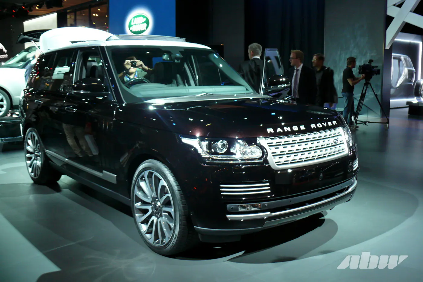 Роскошный и с большой батареей: электрический Range Rover наконец-то готов