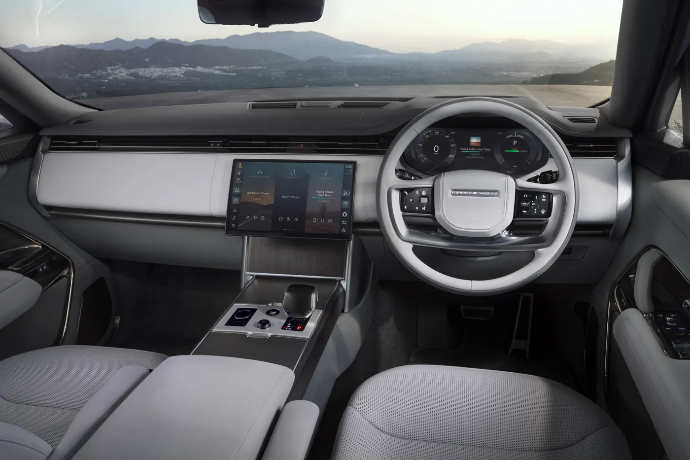 Роскошный и с большой батареей: электрический Range Rover наконец-то готов