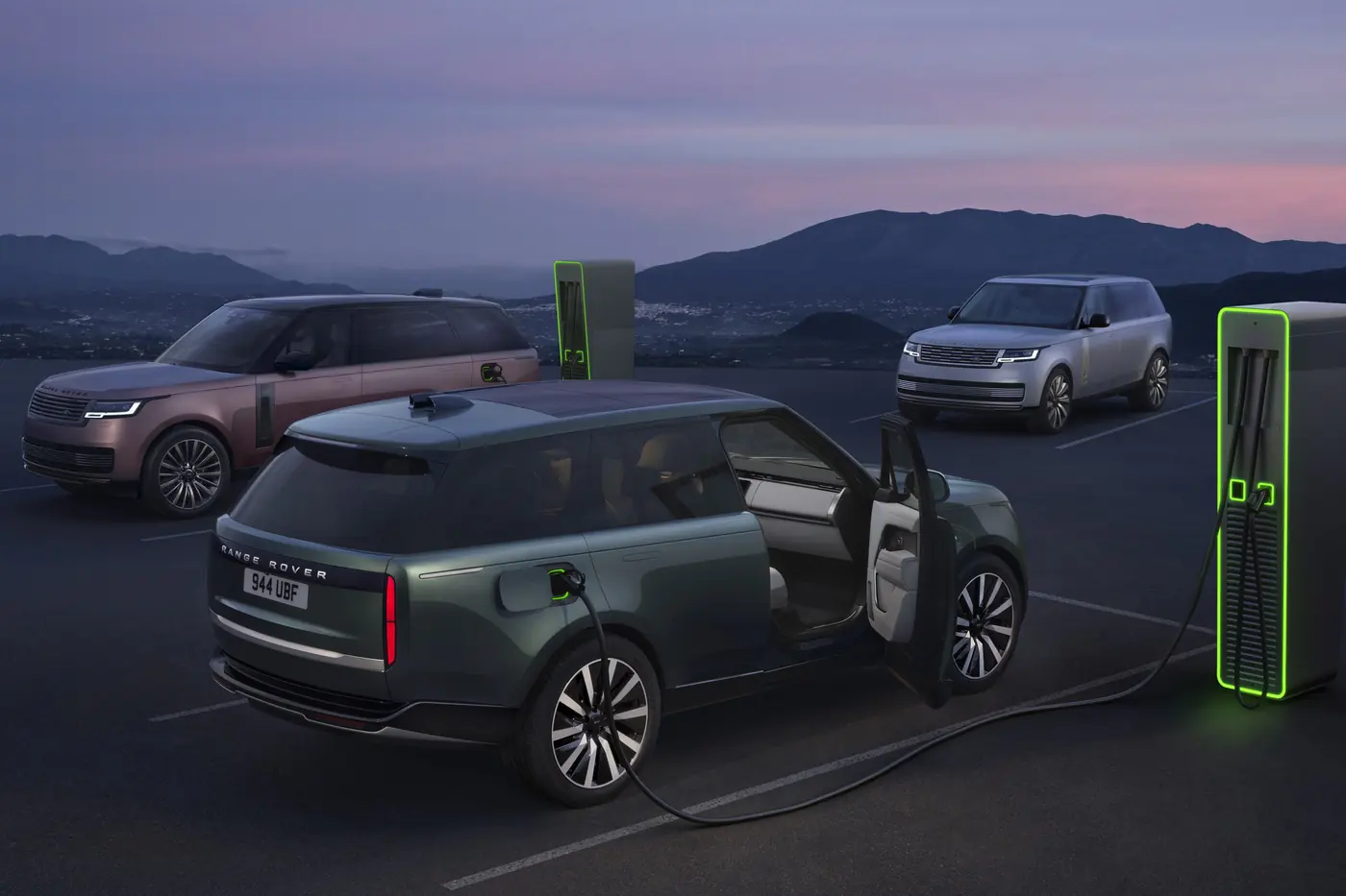 Роскошный и с большой батареей: электрический Range Rover наконец-то готов