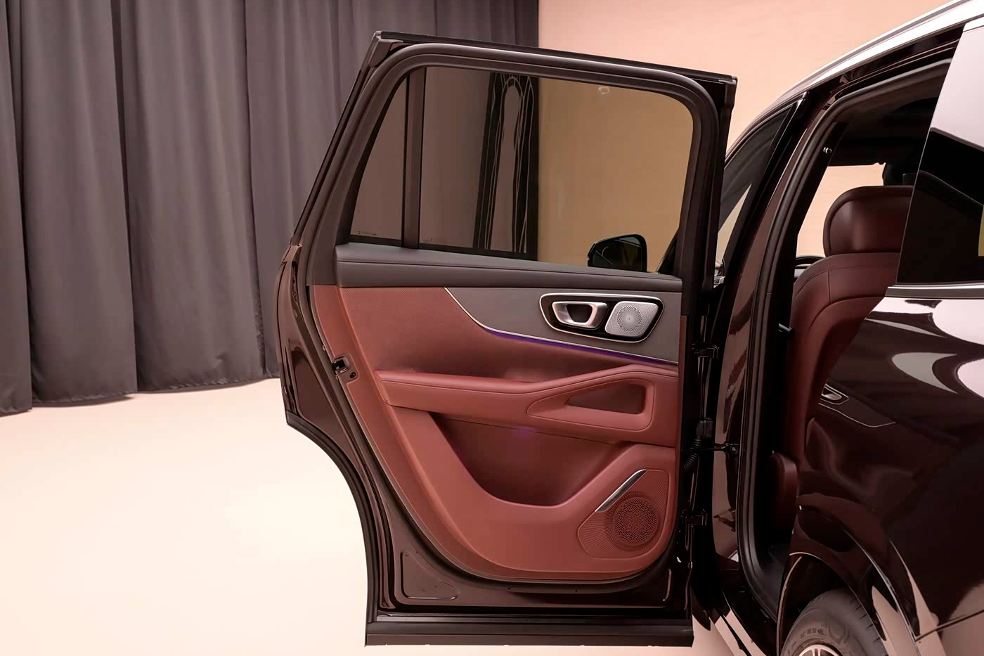 Огромный дисплей и кресла с электроприводом: каким будет салон Geely Monjaro Plus