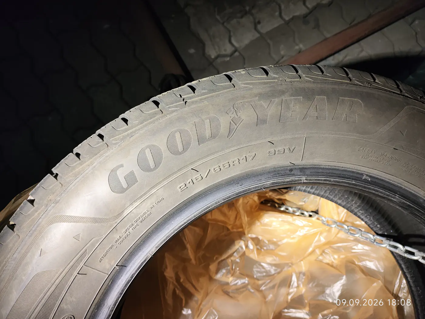 R17 215 65 Goodyear ultragrip performance+ suv