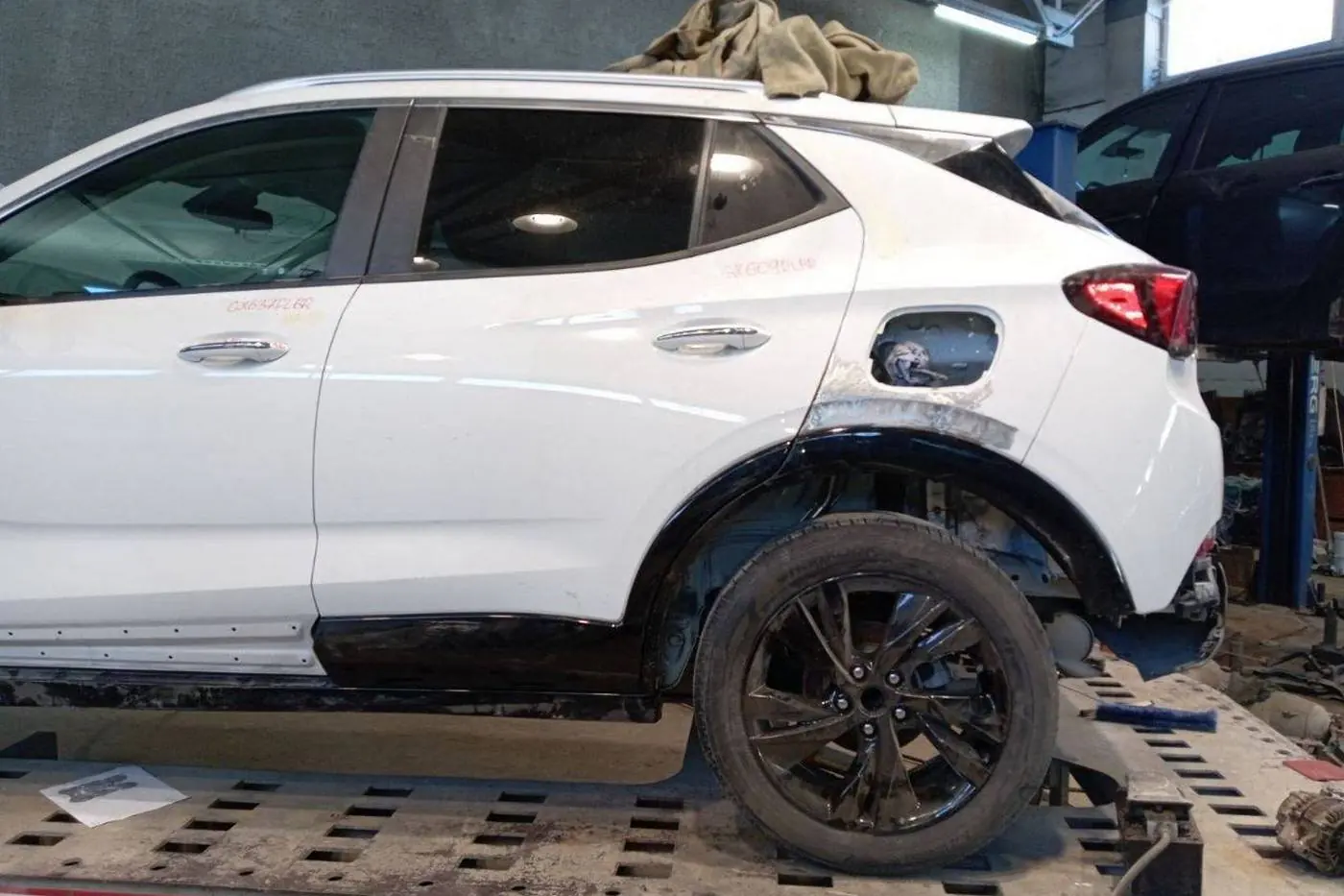 Дешевле нового «китайца»? Считаем, сколько стоили доставка и ремонт Buick Encore GX из США