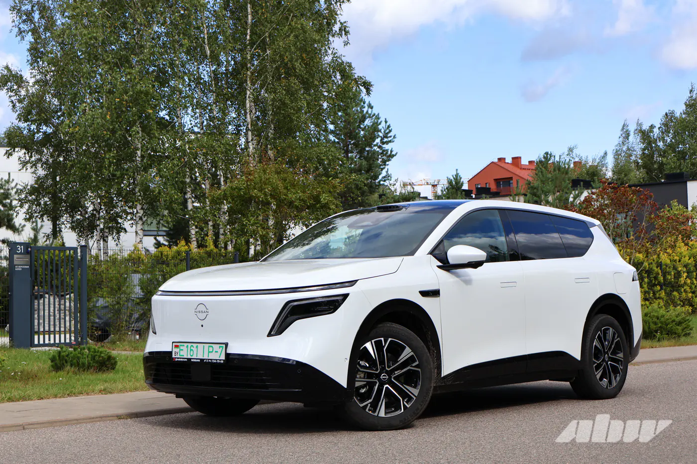 Music box: тест-драйв Nissan NX8