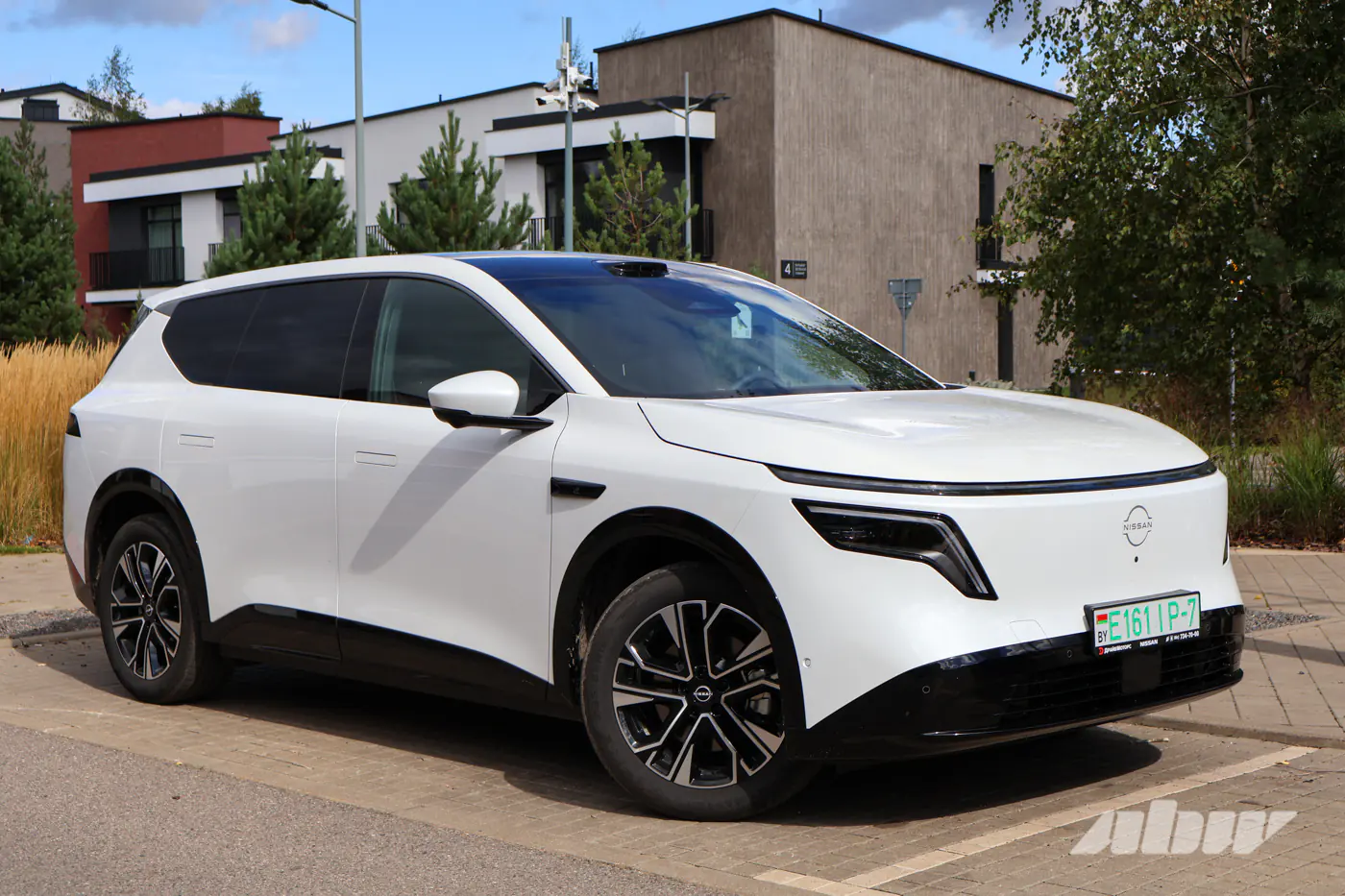 Music box: тест-драйв Nissan NX8