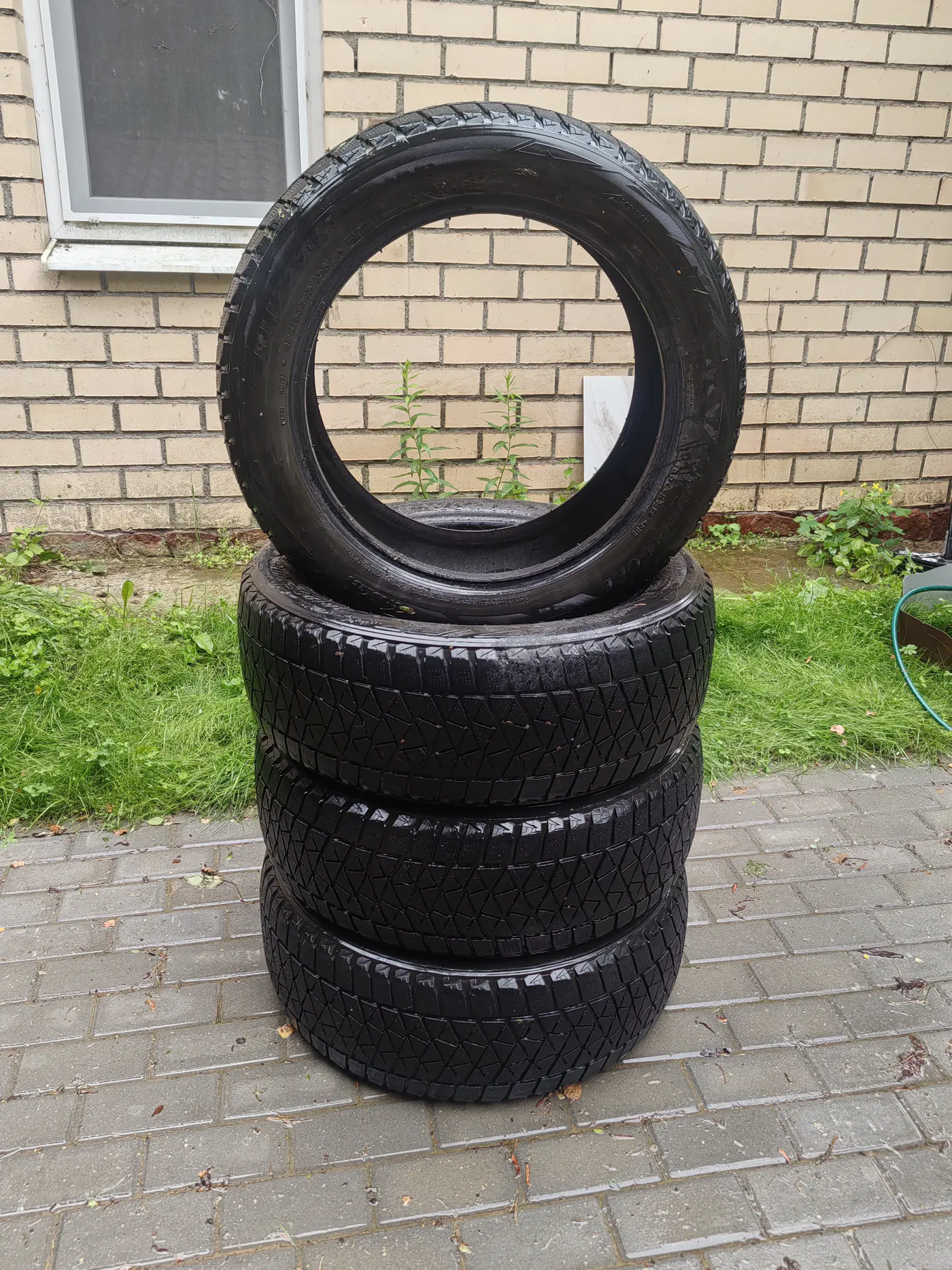 R19 235 55 Bridgestone BLIZZAK