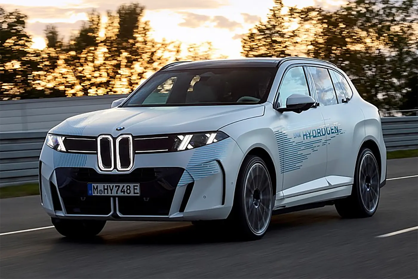 Новый BMW iX5 Hydrogen показали без камуфляжа. До 100 км/ч – менее 5 секунд