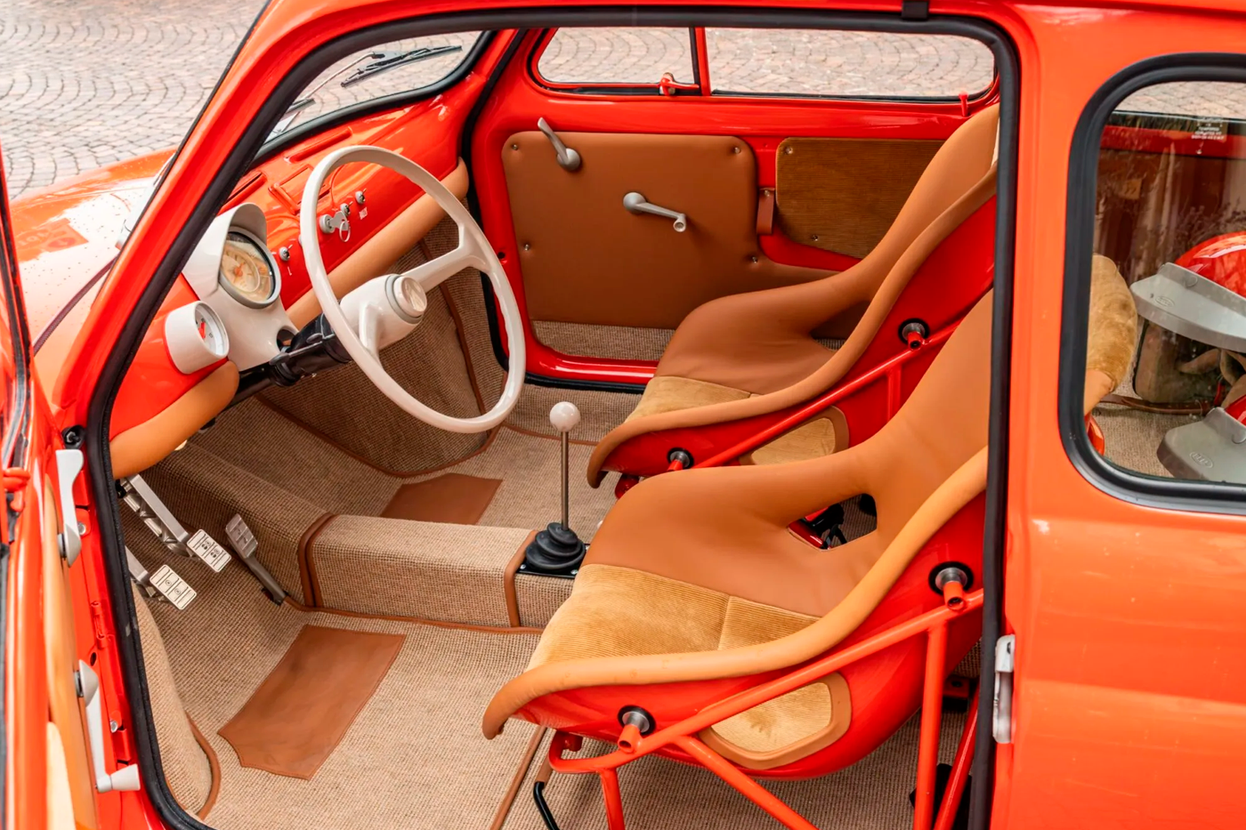 Британцы показали безумно дорогой рестомод на базе Fiat 500