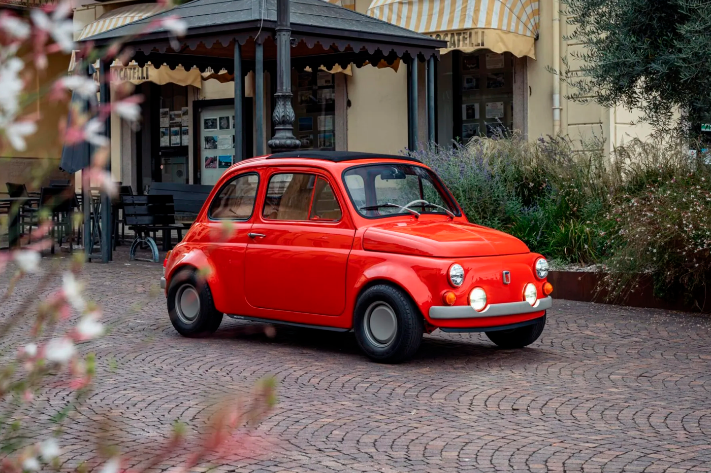Британцы показали безумно дорогой рестомод на базе Fiat 500