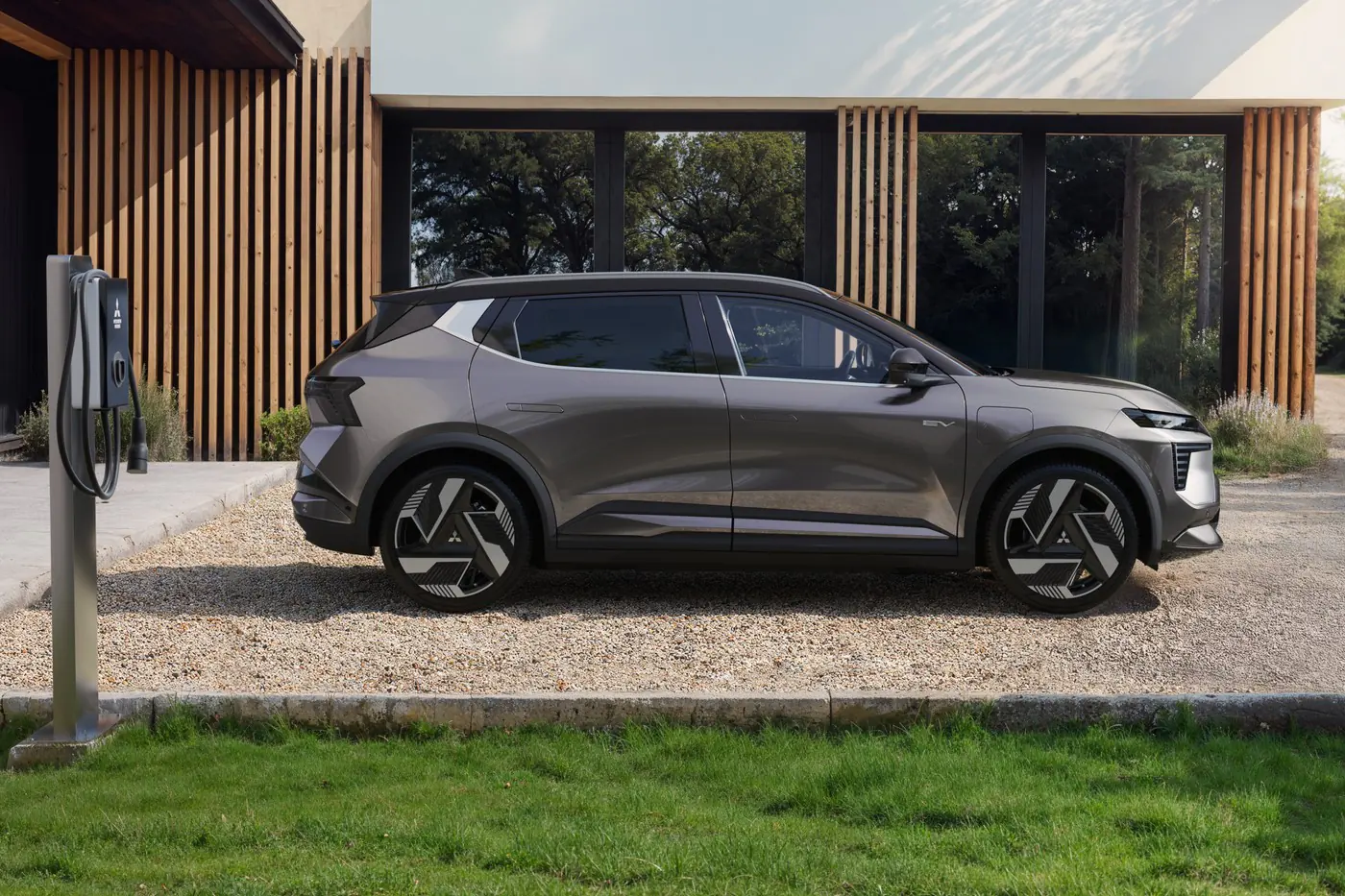 Mitsubishi Eclipse Cross обзавелся улучшенными батареями