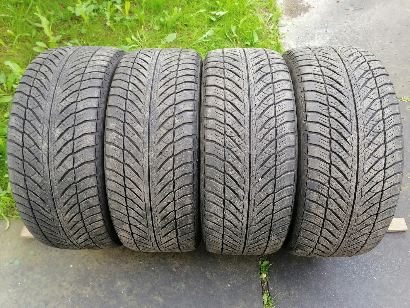 R18 245 45 Goodyear Ultra Grip 8 Performance