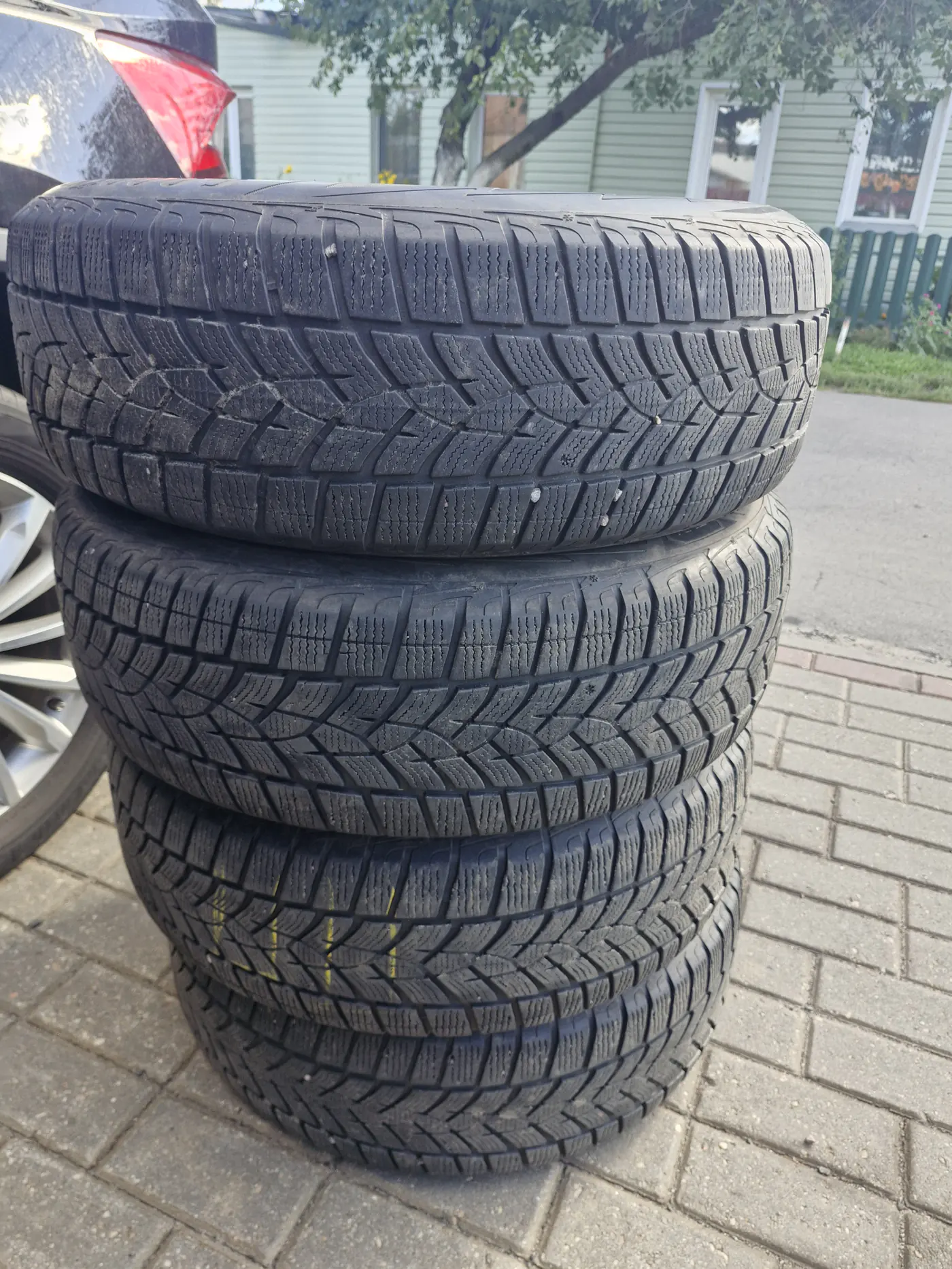 R17 215 65 Goodyear UltraGrip Performance + Gen1 SUV