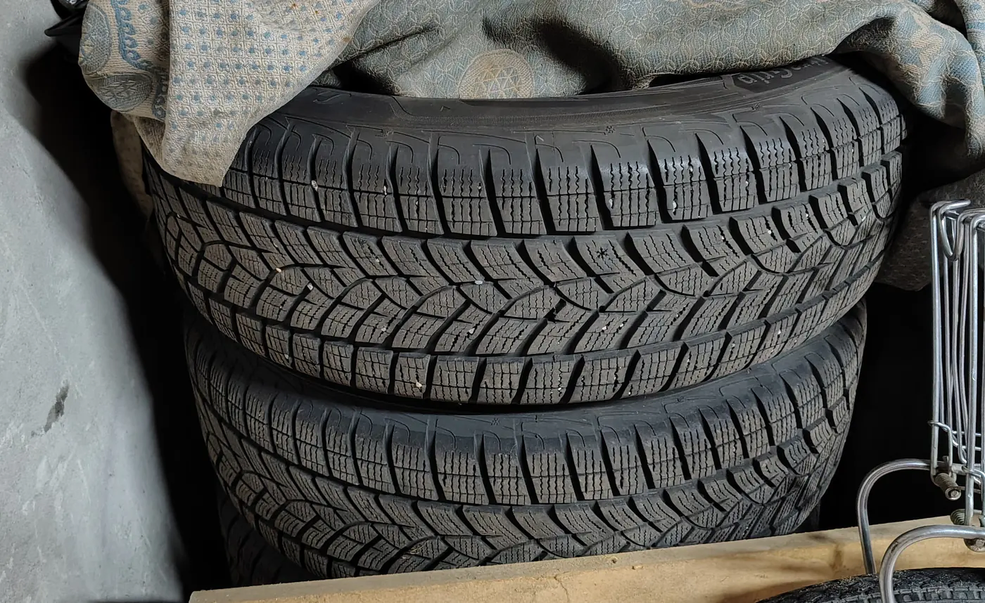 R17 215 65 Goodyear .