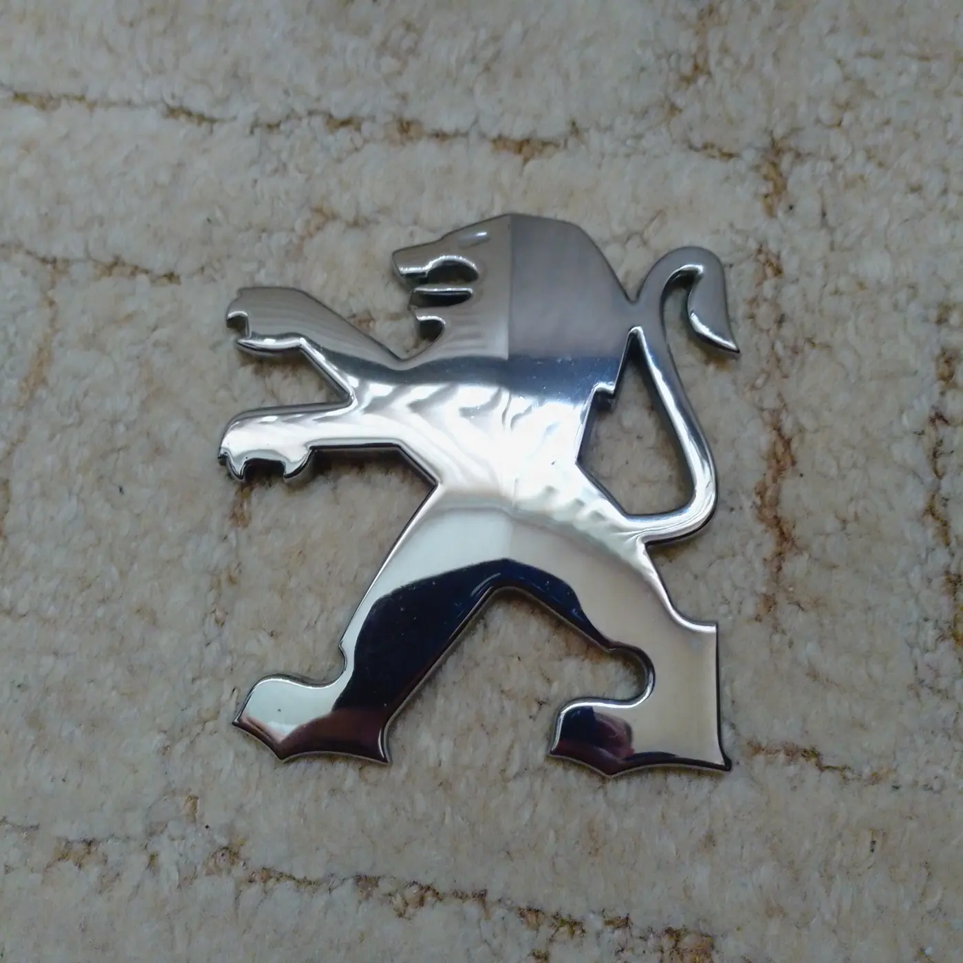 Эмблема к Peugeot 5008 2012