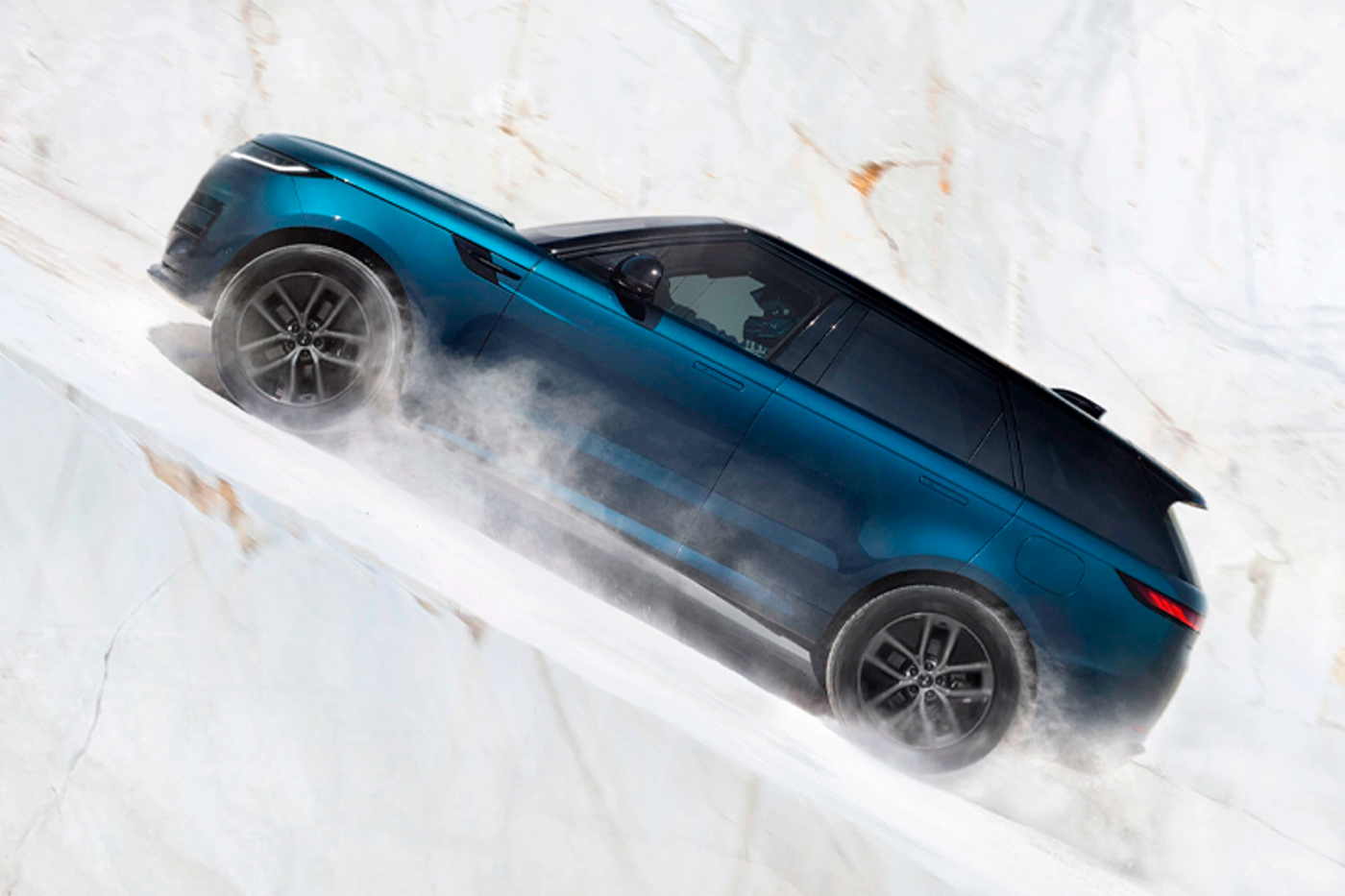 Новый Range Rover Sport удивил характеристиками: быстрее, мощнее и дешевле флагмана