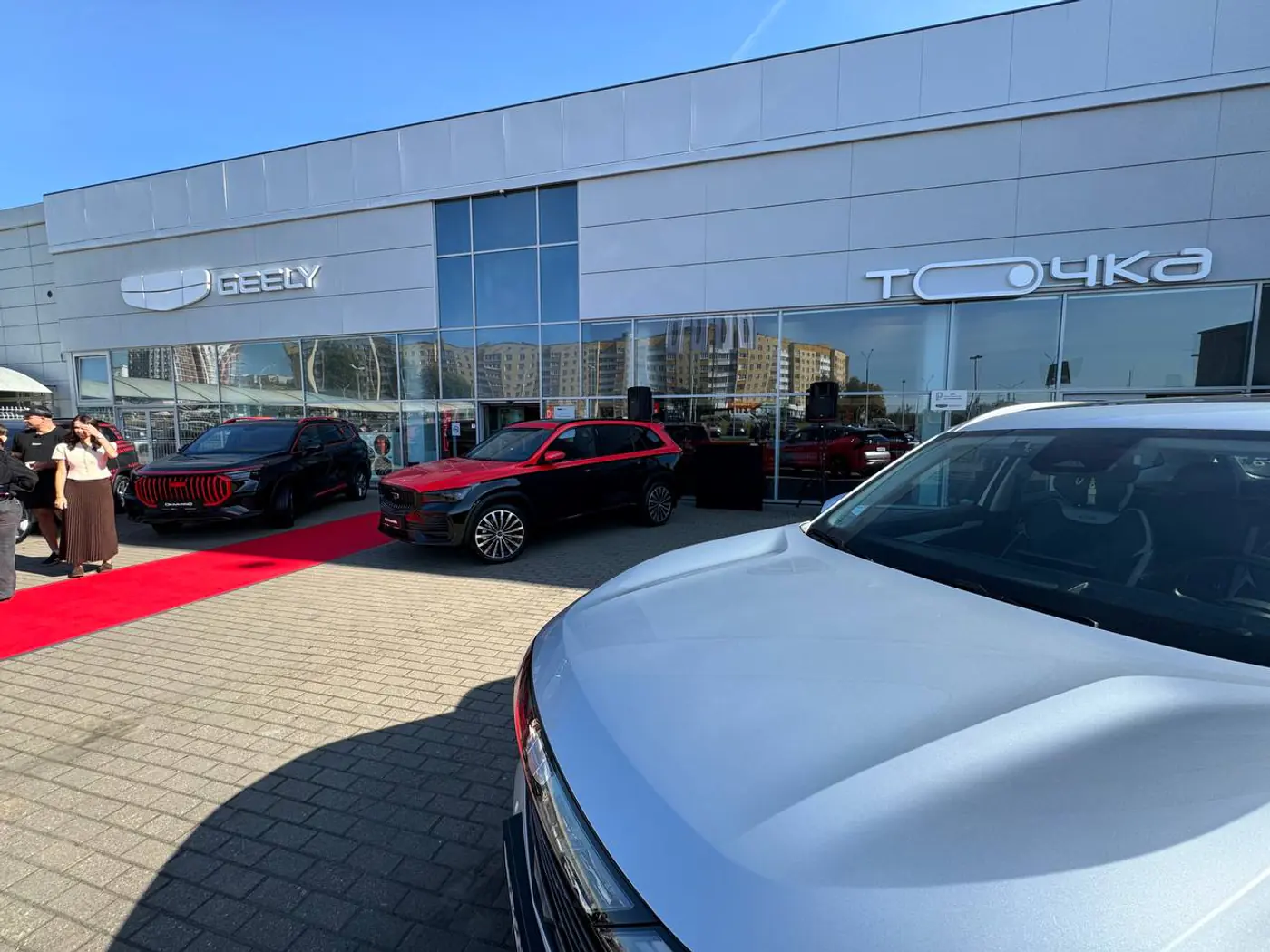 Второй автоцентр «Точка Geely»: все красное, электрокары и сервис
