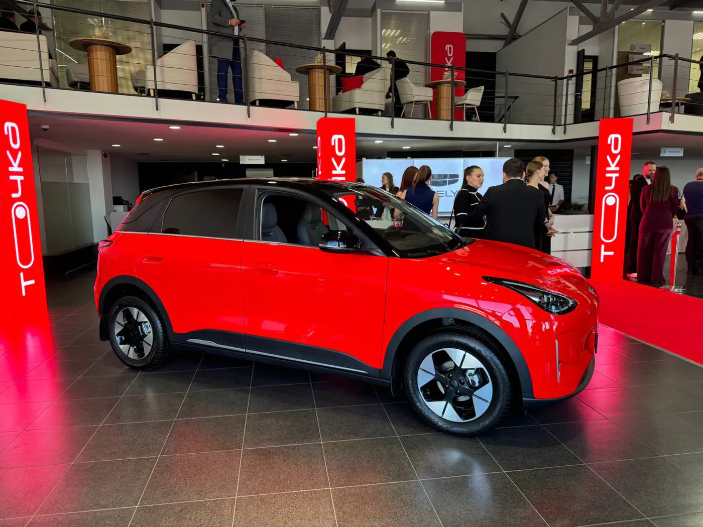 Второй автоцентр «Точка Geely»: все красное, электрокары и сервис