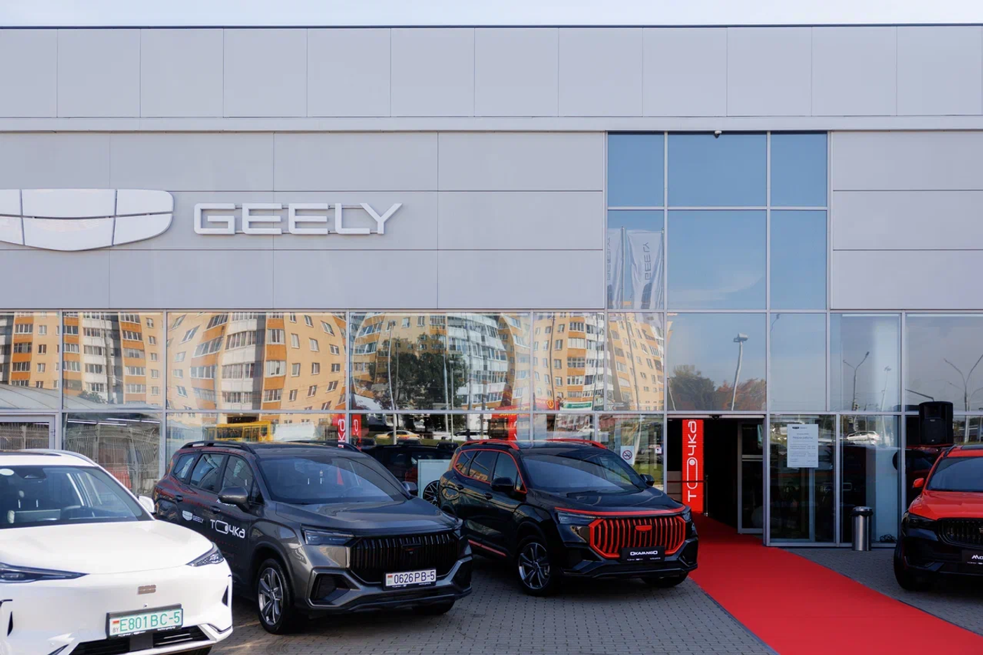 Второй автоцентр «Точка Geely»: все красное, электрокары и сервис
