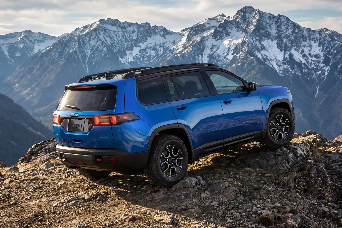 Jeep Cherokee обзавелся внедорожным исполнением Trailhawk