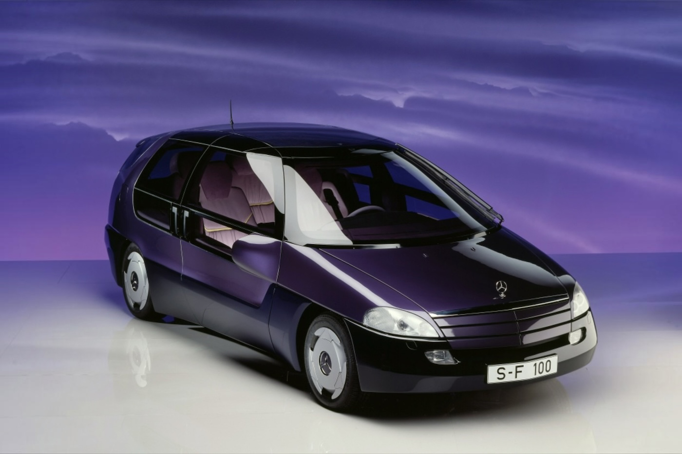 Этот Mercedes из 1990-х умел больше, чем многие машины в 2026 году
