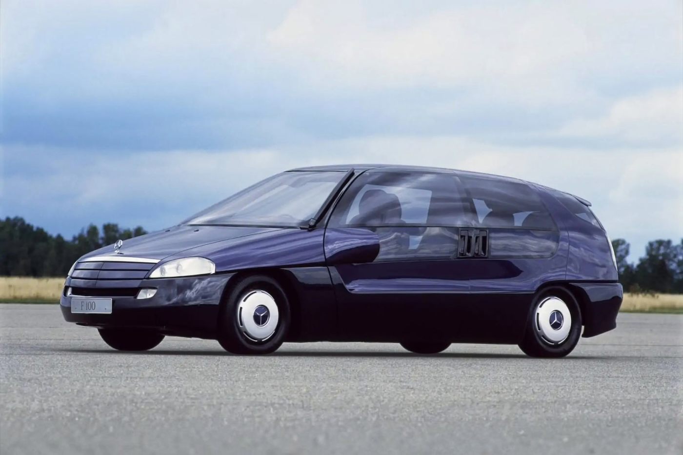 Этот Mercedes из 1990-х умел больше, чем многие машины в 2026 году