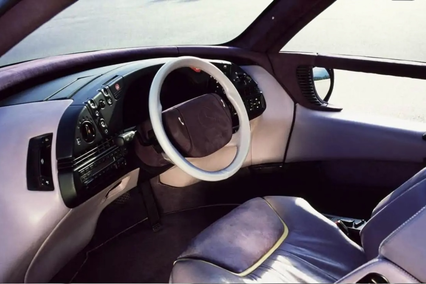 Этот Mercedes из 1990-х умел больше, чем многие машины в 2026 году