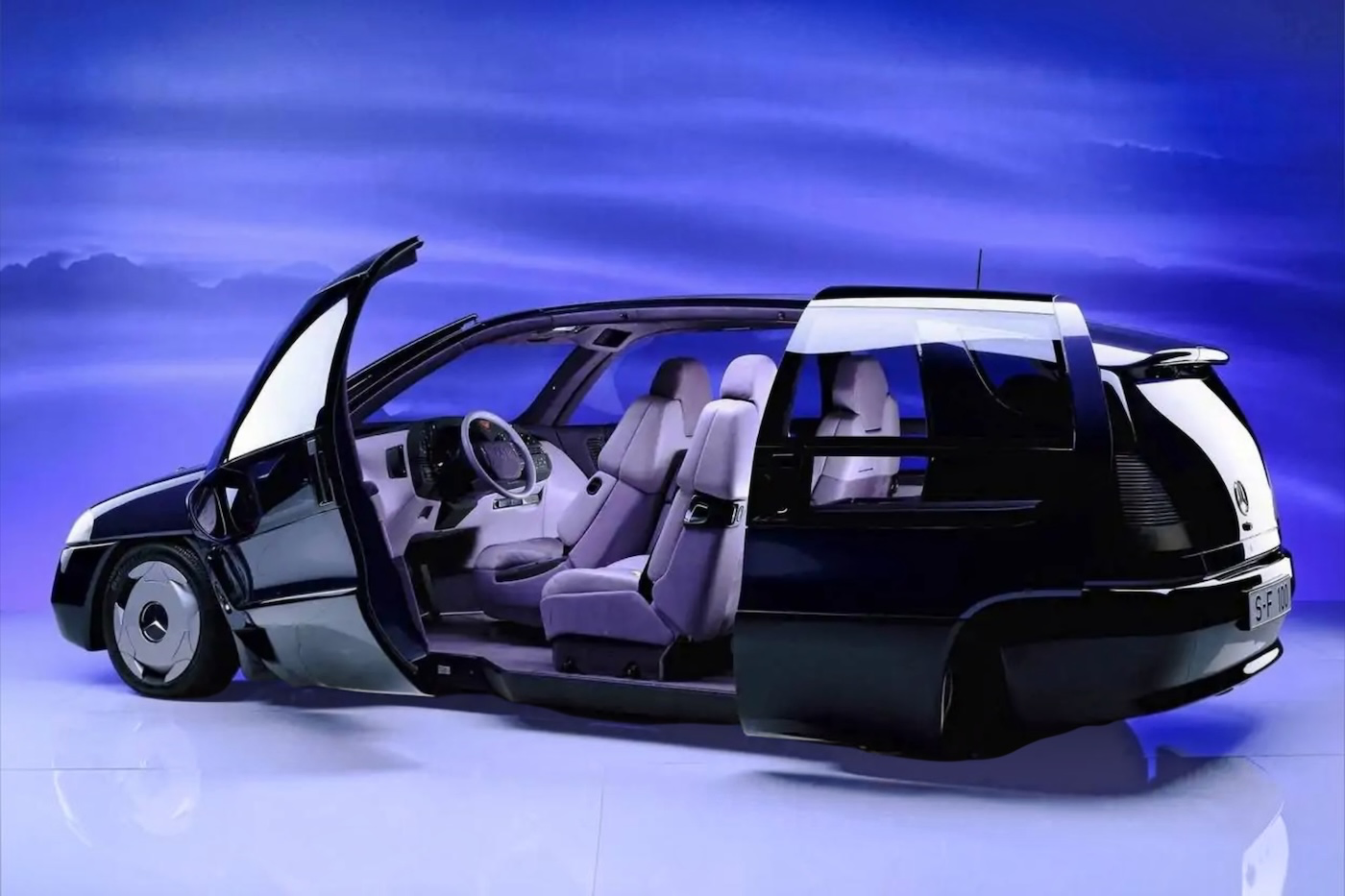 Этот Mercedes из 1990-х умел больше, чем многие машины в 2026 году