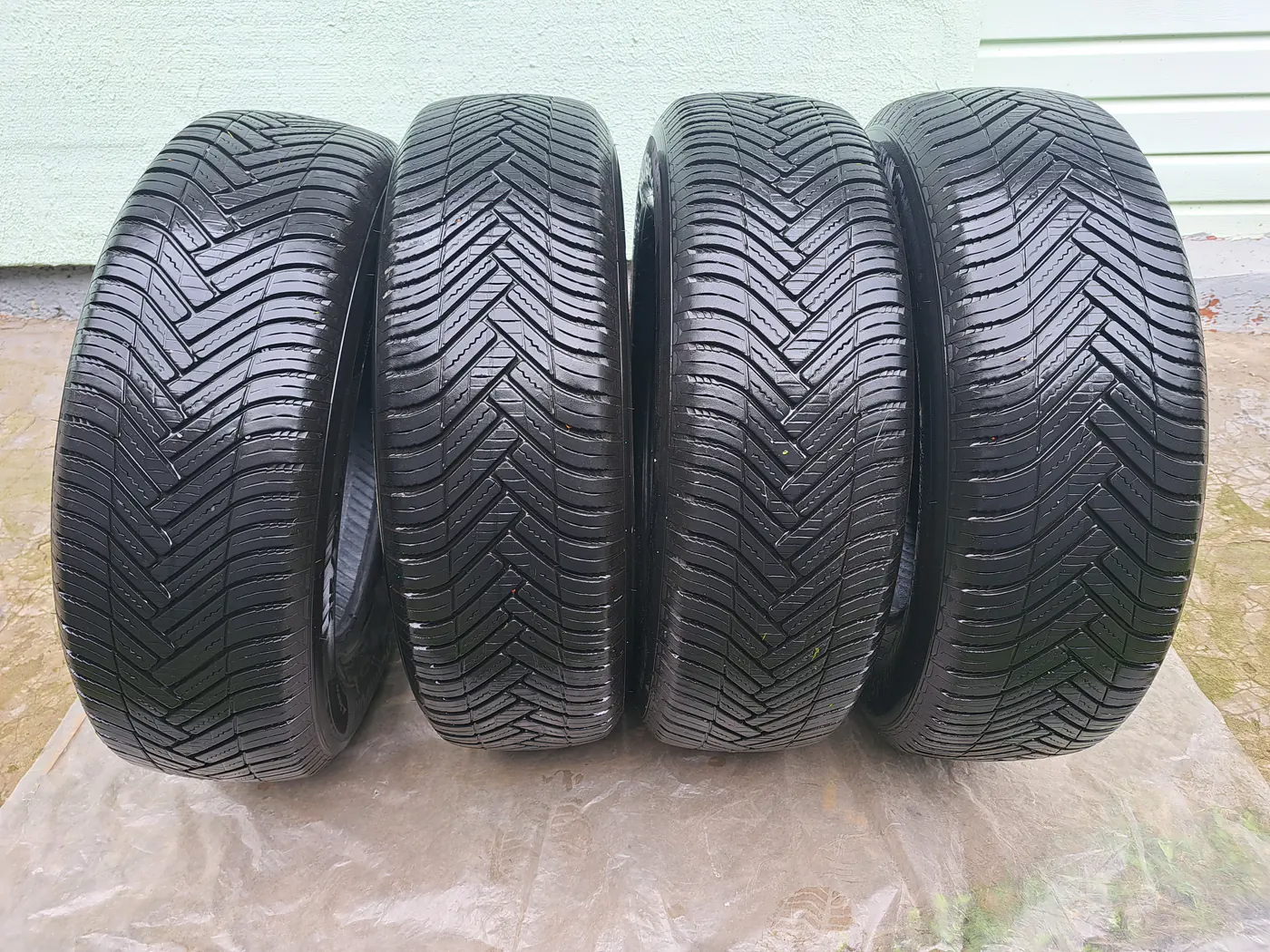 R16 215 70 Hankook Kinergy 4S2 X H750A 100H.
