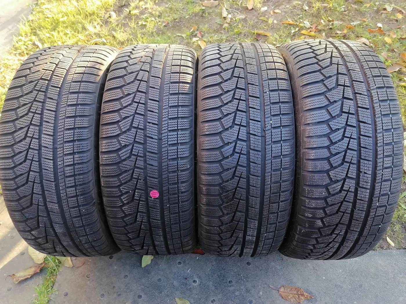 R17 215 45 Hankook Winter I'cept evo 2